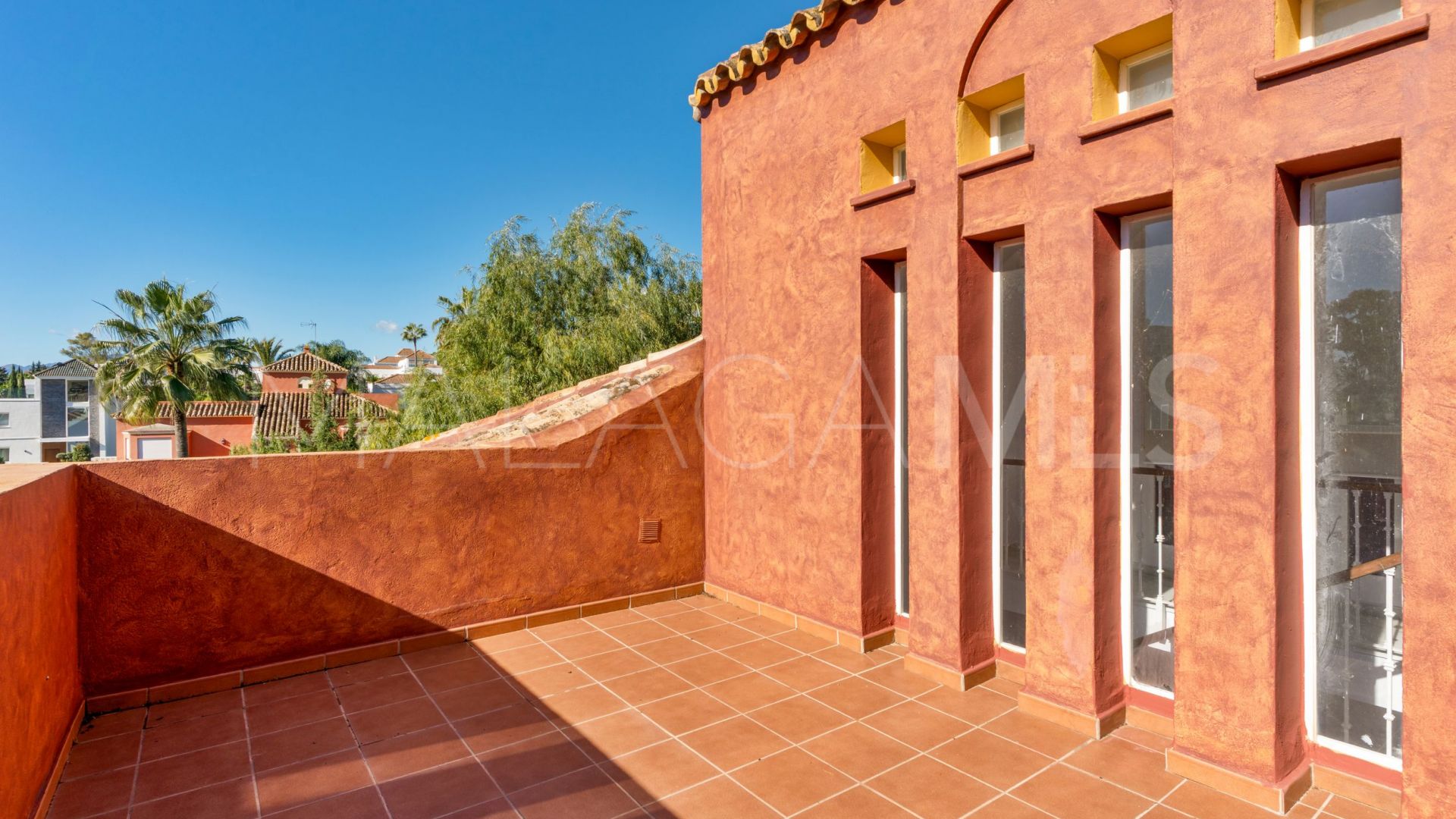 For sale villa in Nueva Andalucia with 6 bedrooms