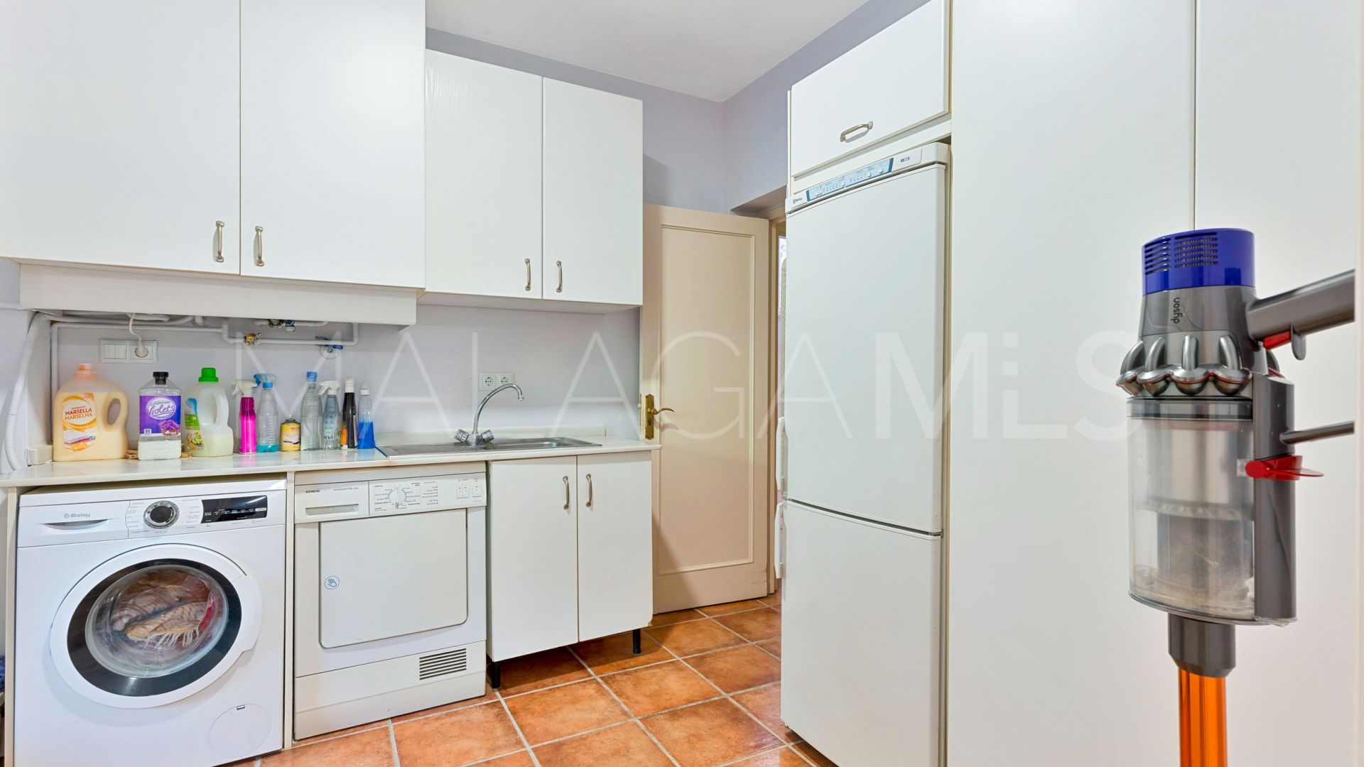 For sale villa in Nueva Andalucia with 6 bedrooms