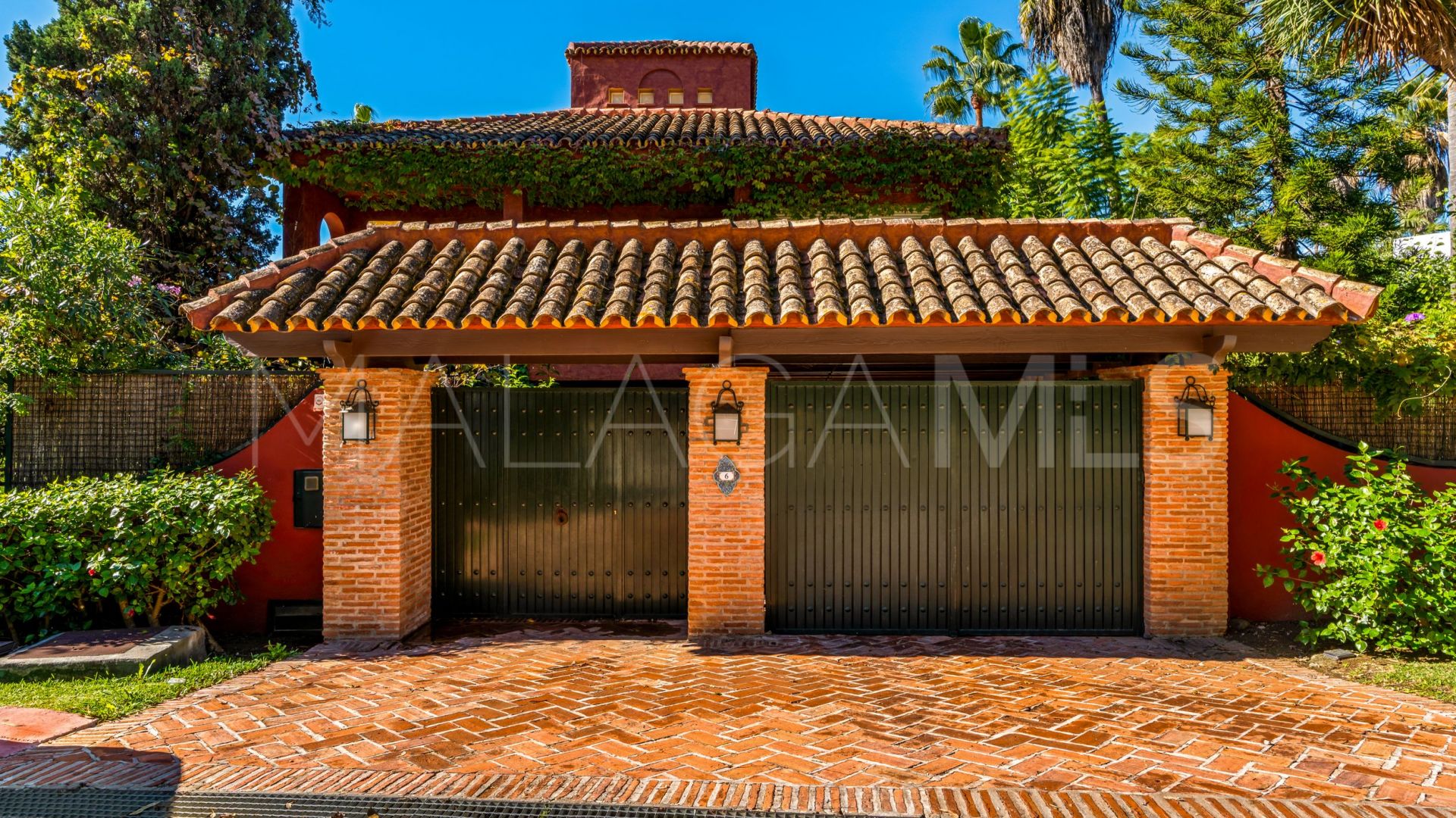 For sale villa in Nueva Andalucia with 6 bedrooms