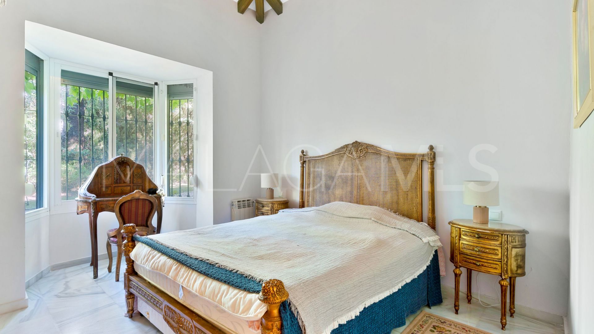 For sale villa in Nueva Andalucia with 6 bedrooms