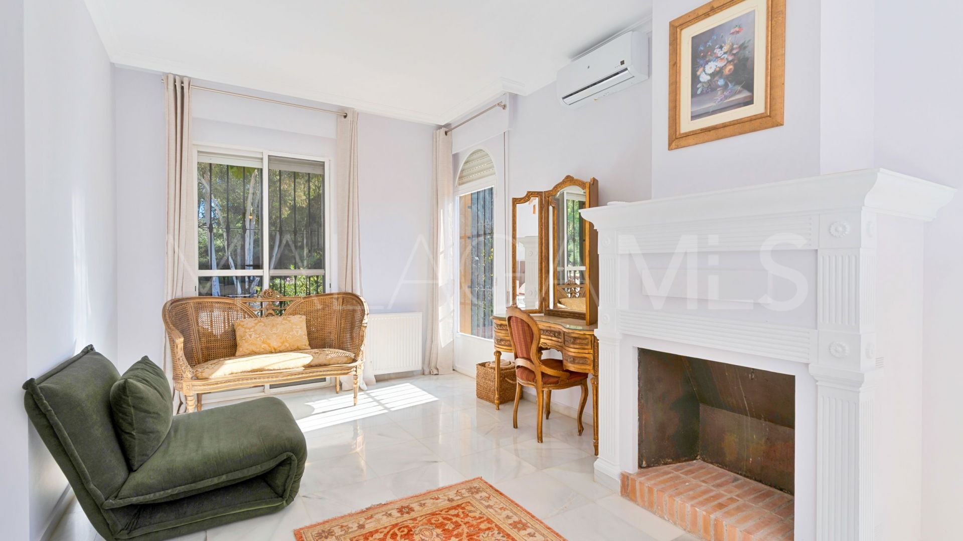 For sale villa in Nueva Andalucia with 6 bedrooms