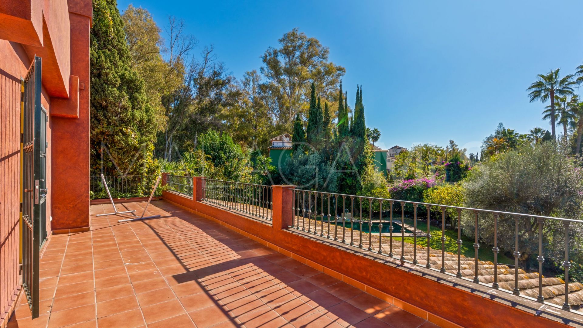 For sale villa in Nueva Andalucia with 6 bedrooms