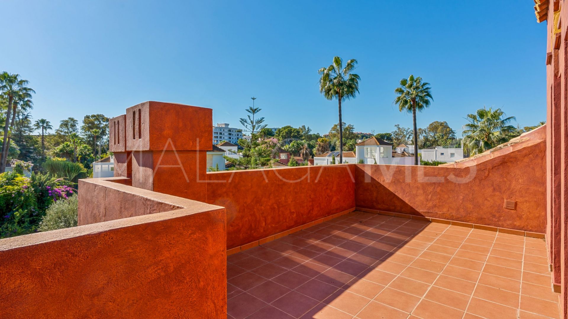 For sale villa in Nueva Andalucia with 6 bedrooms