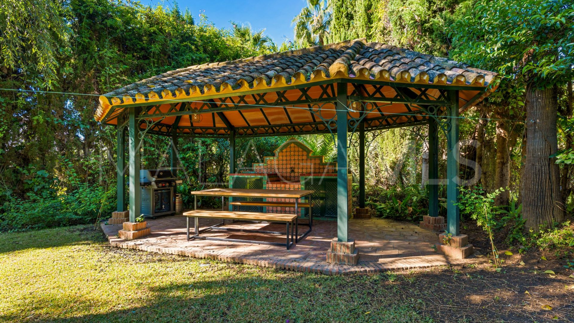 For sale villa in Nueva Andalucia with 6 bedrooms