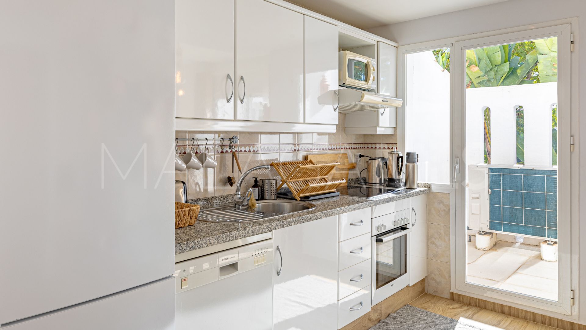 Apartment for sale in Los Naranjos de Marbella with 3 bedrooms