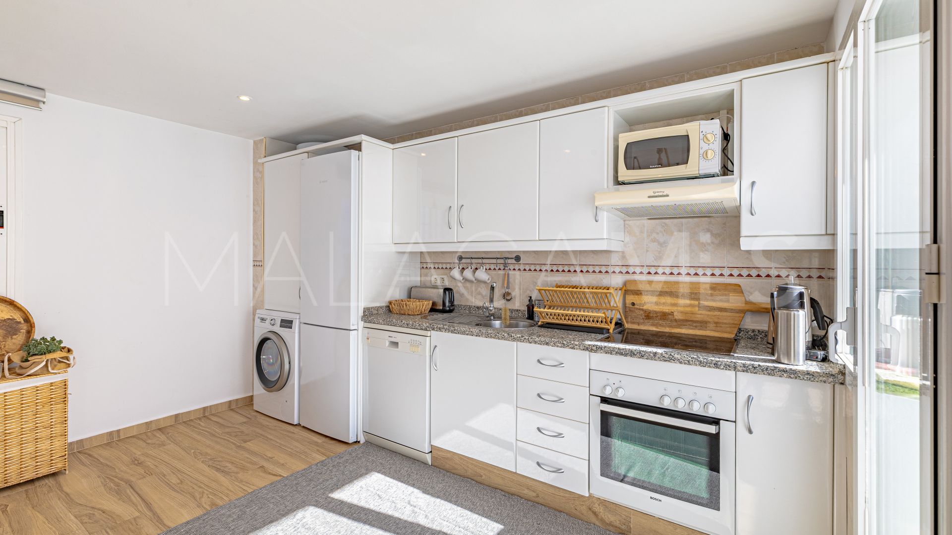 Apartment for sale in Los Naranjos de Marbella with 3 bedrooms