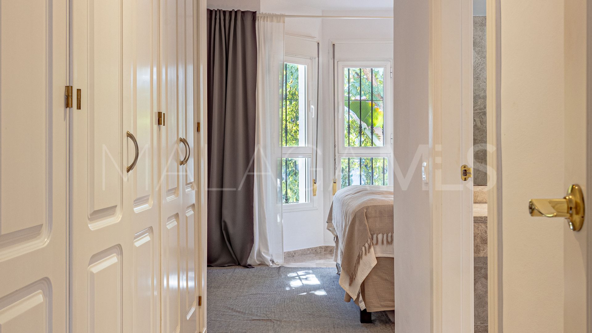 Apartment for sale in Los Naranjos de Marbella with 3 bedrooms