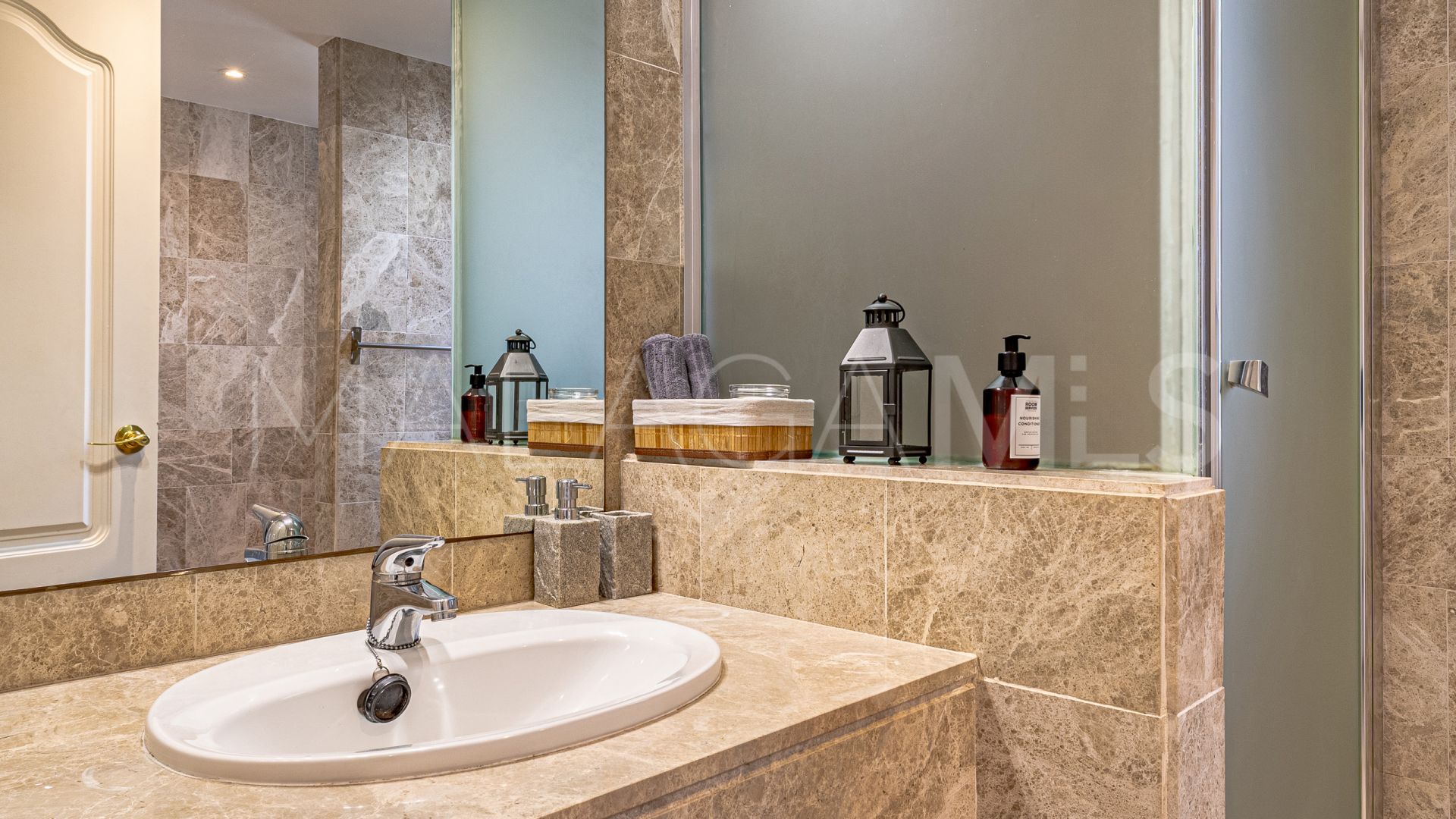 Apartment for sale in Los Naranjos de Marbella with 3 bedrooms