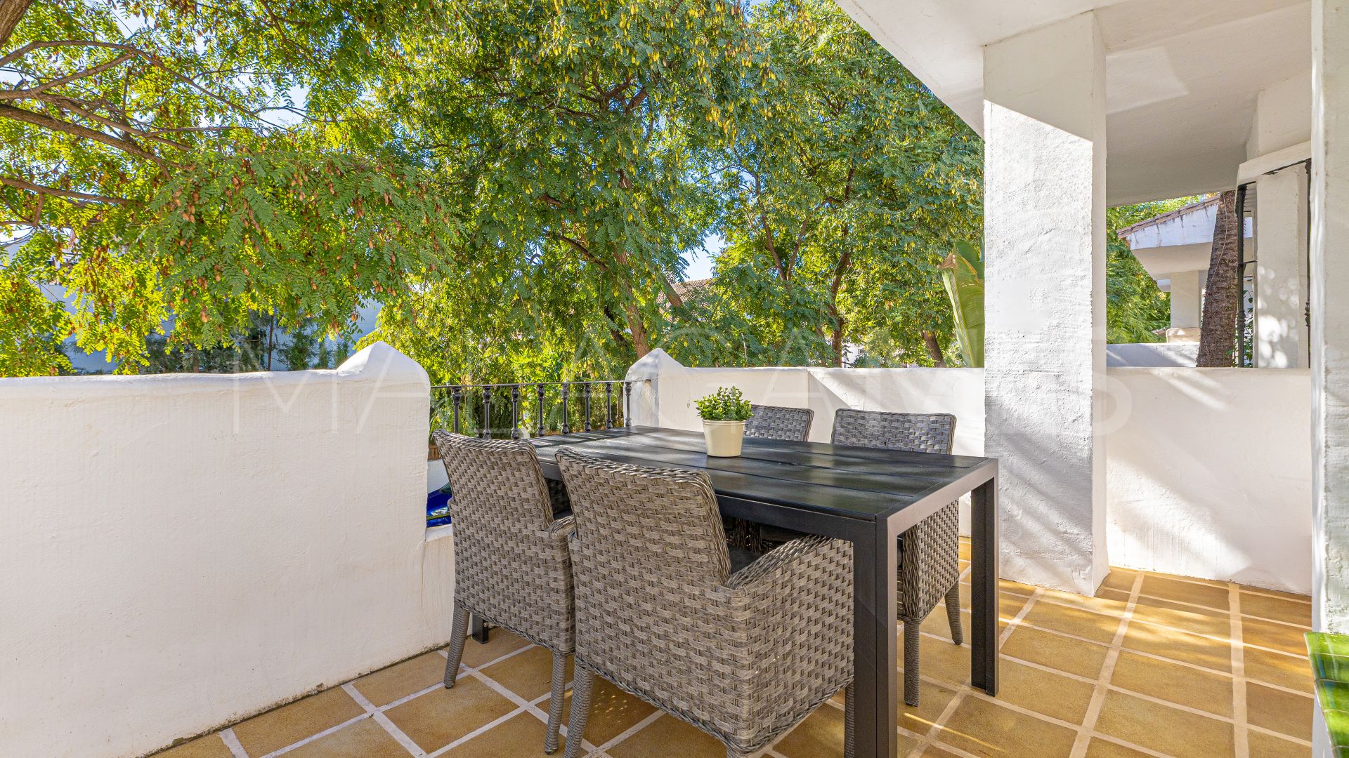 Apartment for sale in Los Naranjos de Marbella with 3 bedrooms