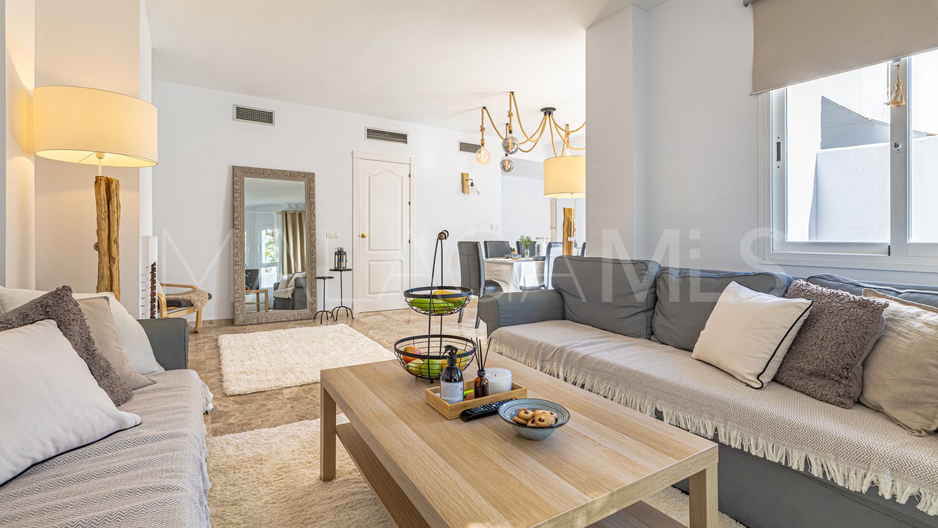 Apartment for sale in Los Naranjos de Marbella with 3 bedrooms