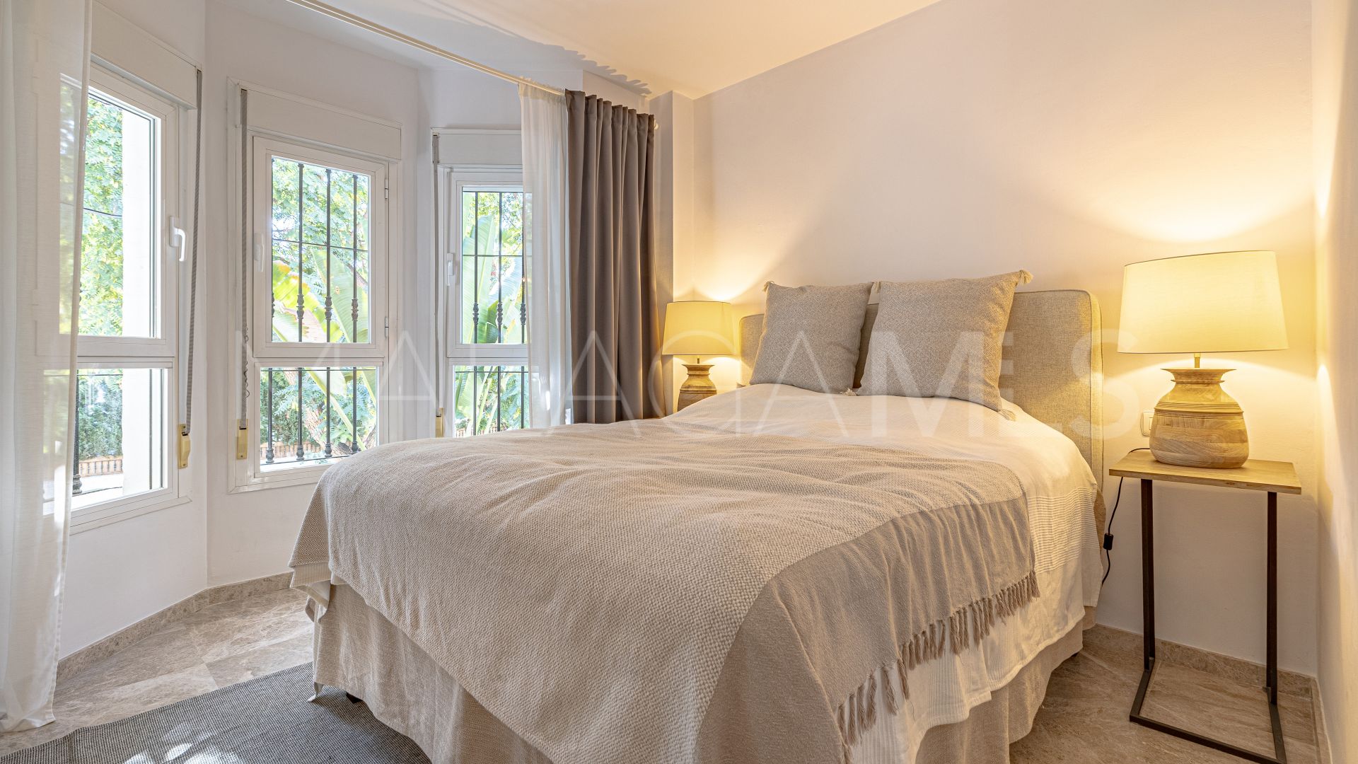 Apartment for sale in Los Naranjos de Marbella with 3 bedrooms