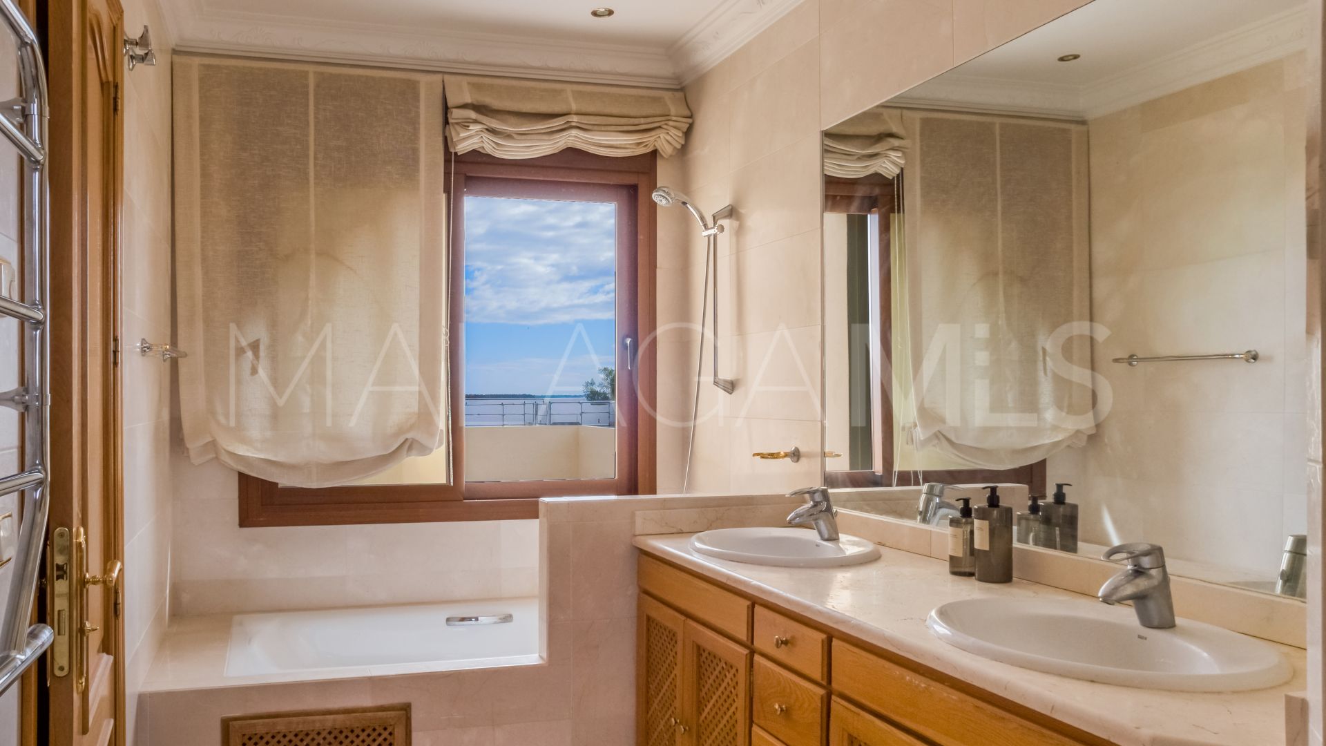 Hus i byn for sale in La Quinta