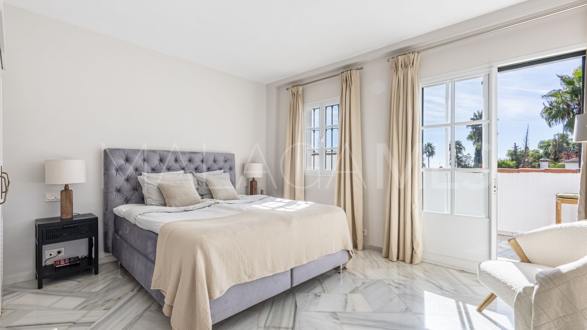 Villa for sale in Elviria