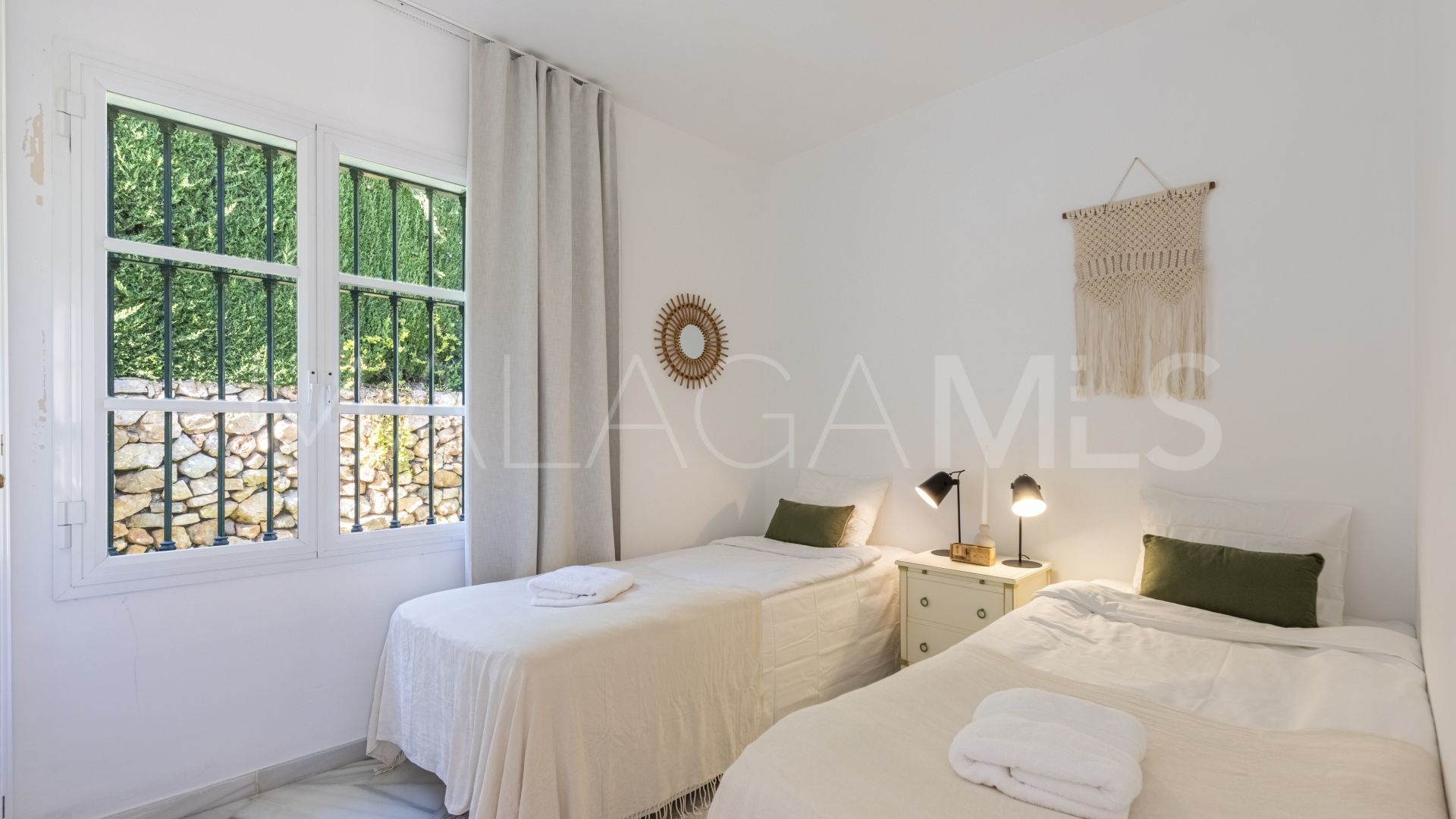 Villa for sale in Elviria