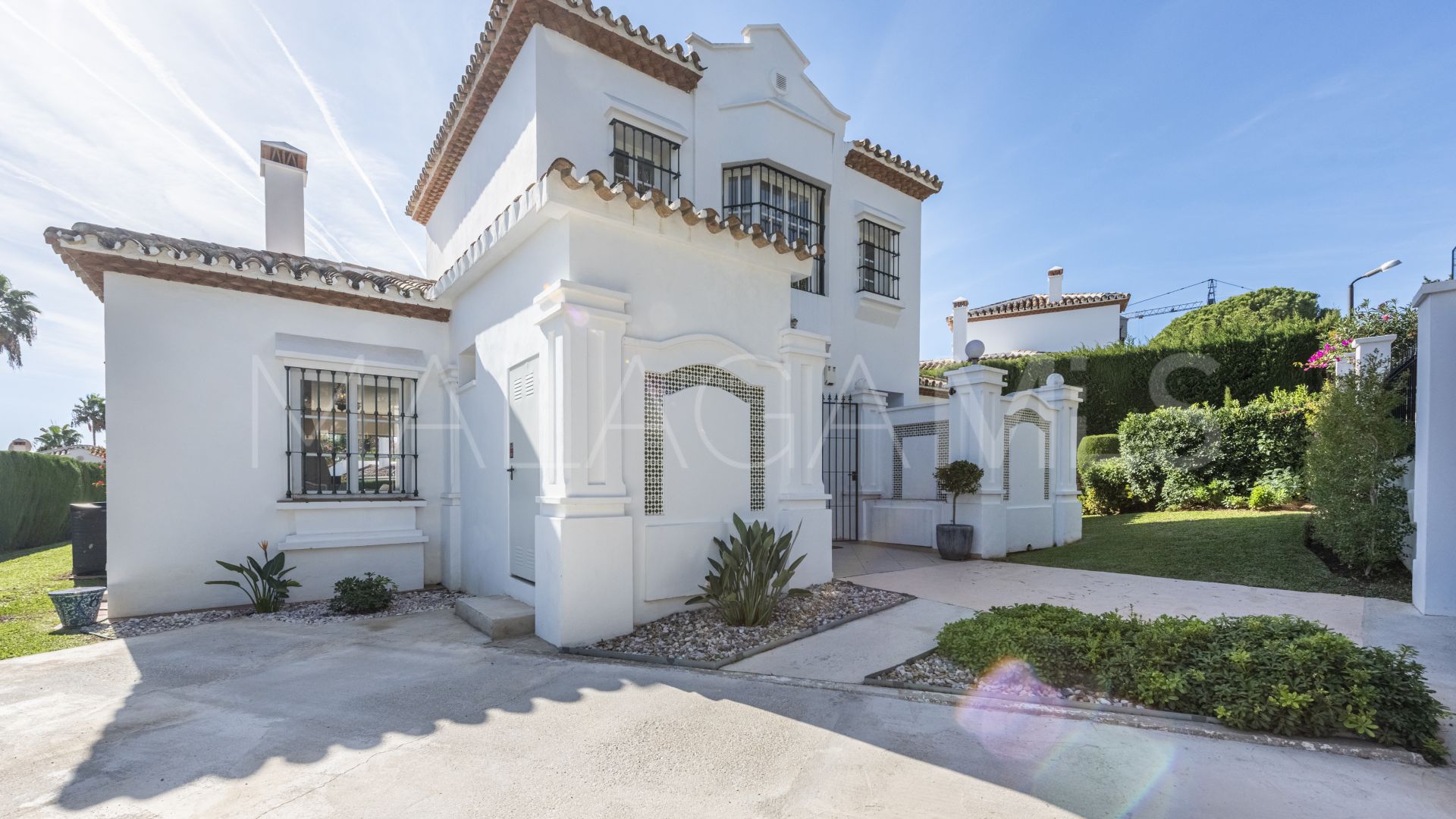 Villa for sale in Elviria