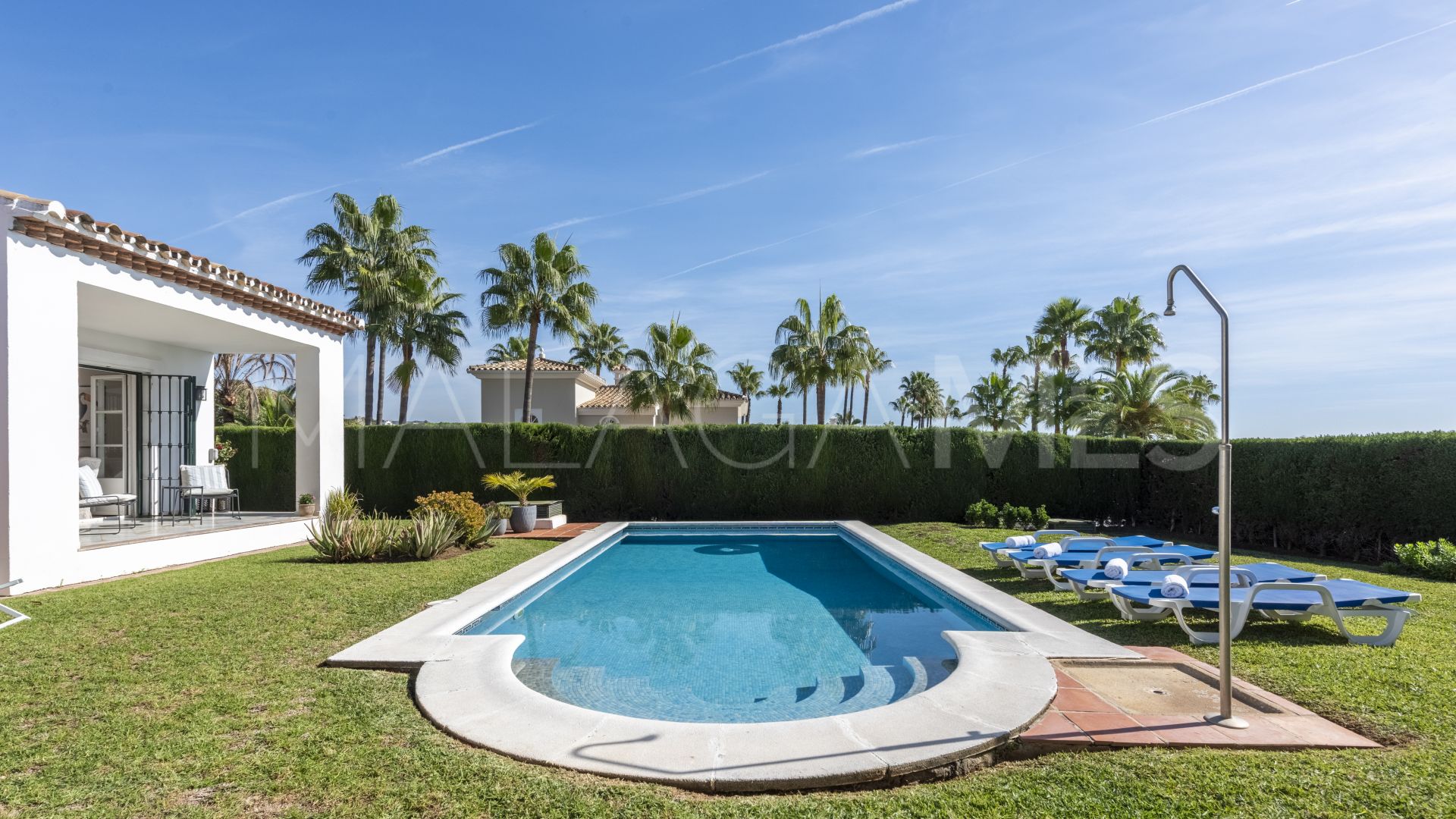 Villa for sale in Elviria