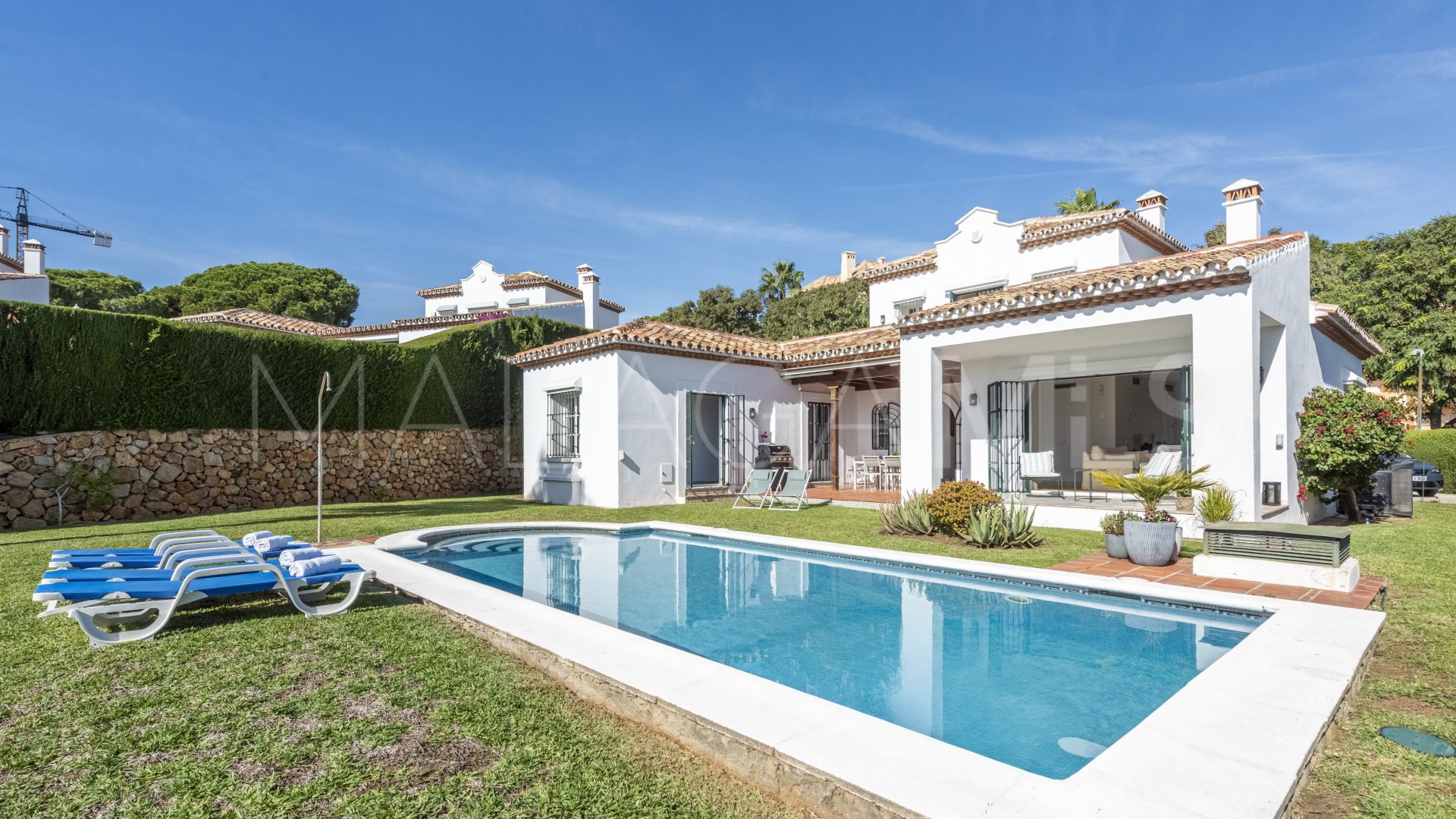 Villa for sale in Elviria
