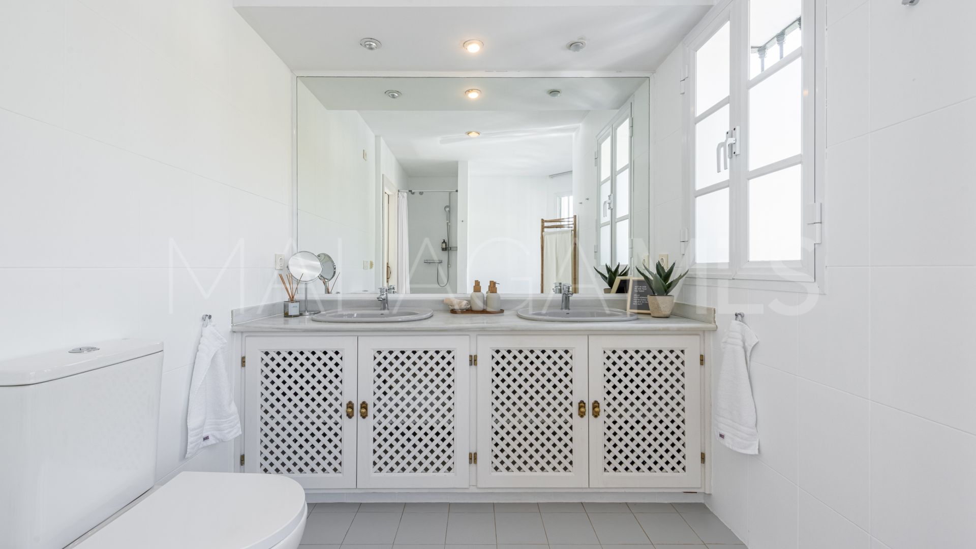 Villa for sale in Elviria