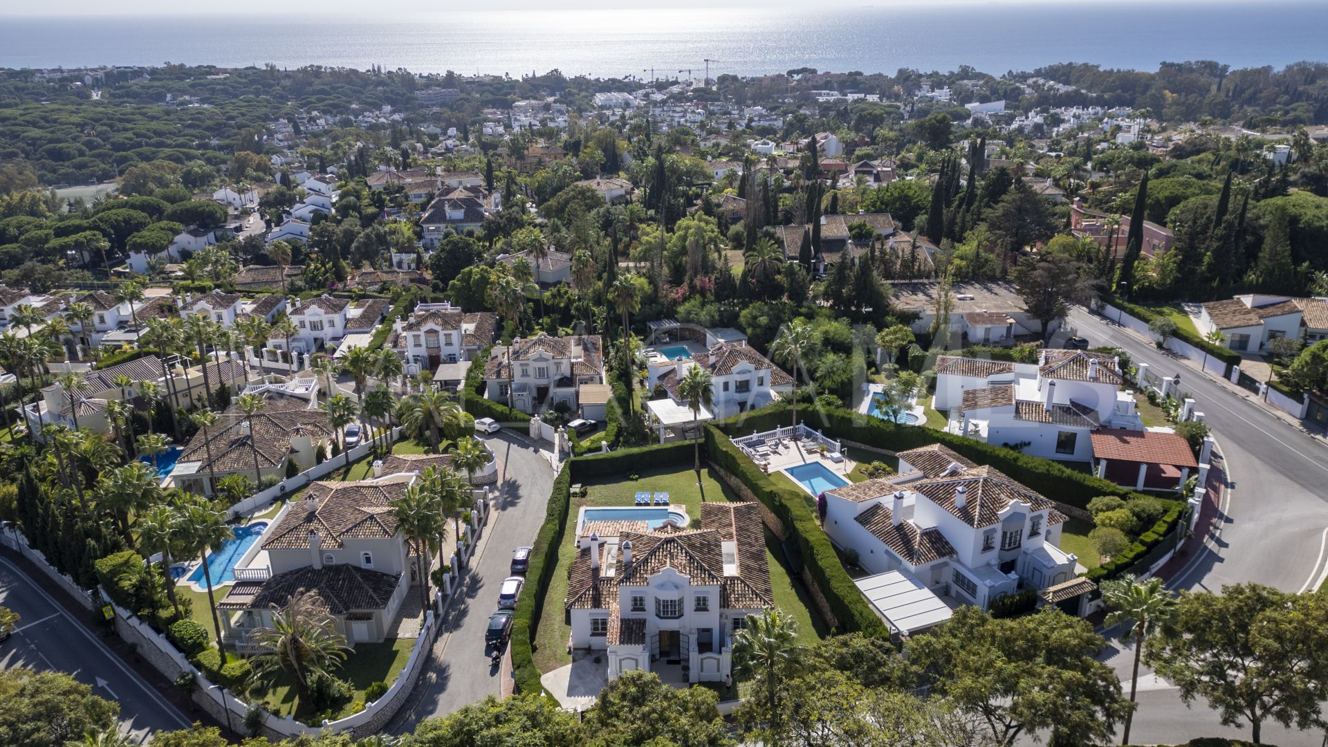 Villa for sale in Elviria