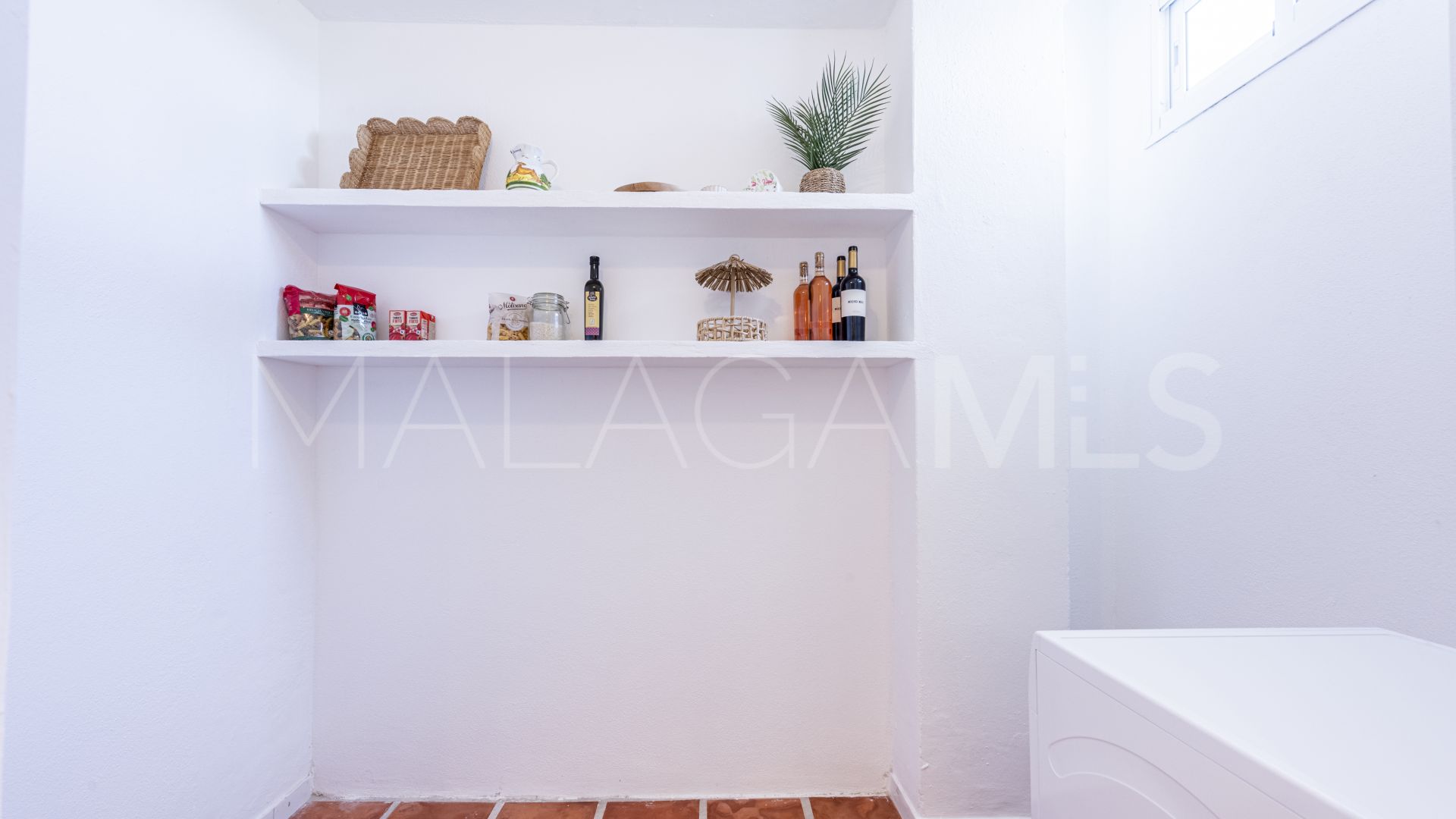 Villa for sale in Elviria