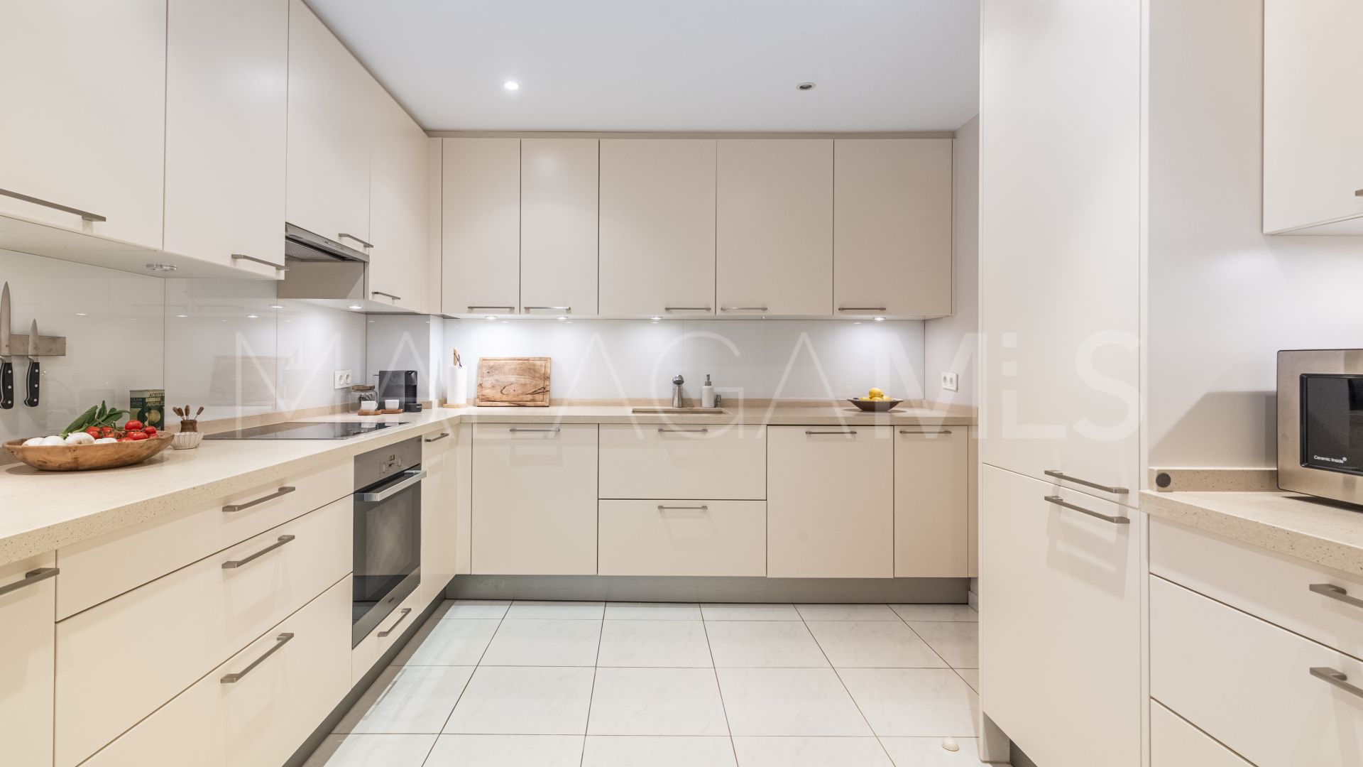 Villa for sale in Elviria