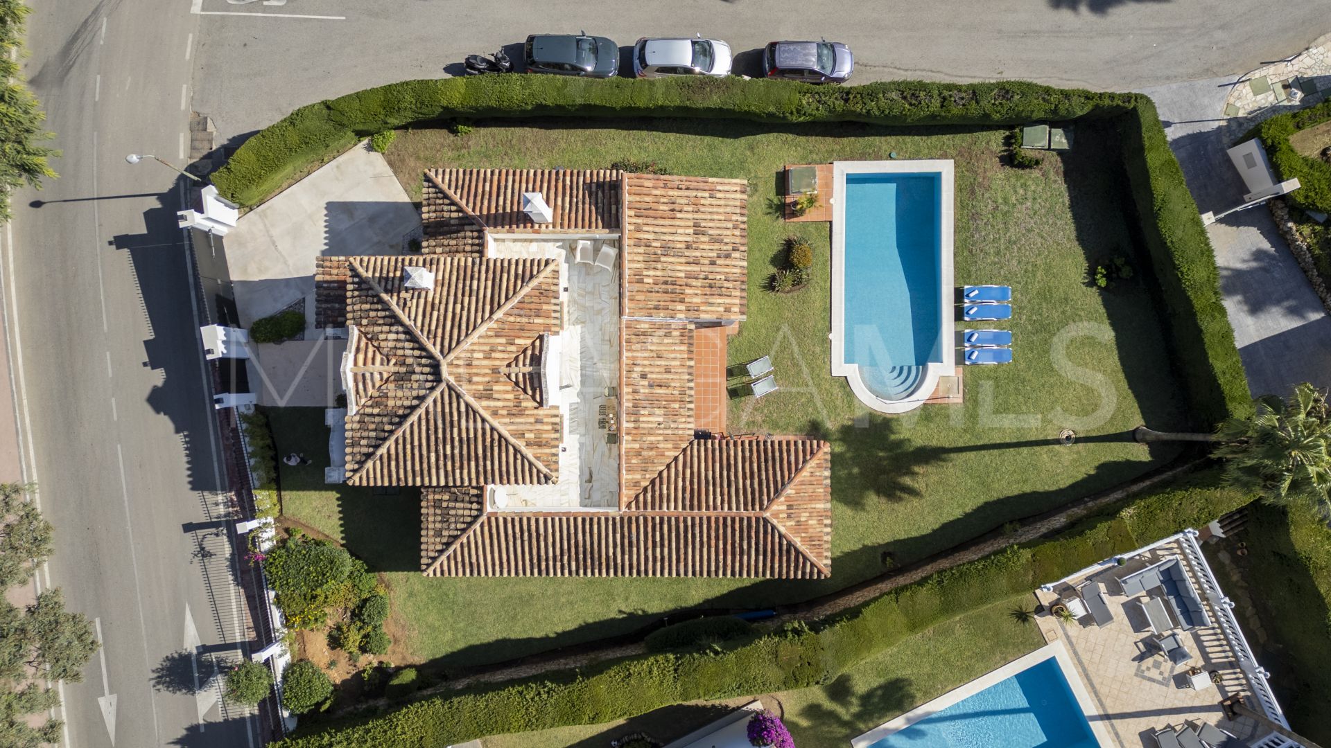 Villa for sale in Elviria