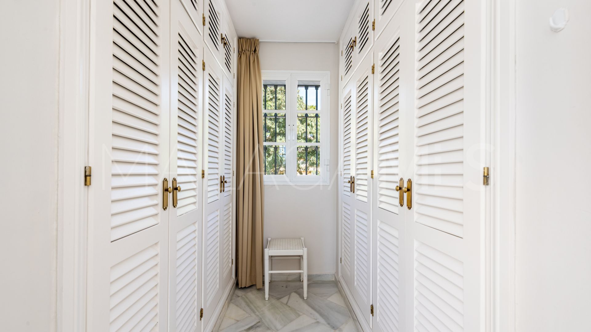 Villa for sale in Elviria