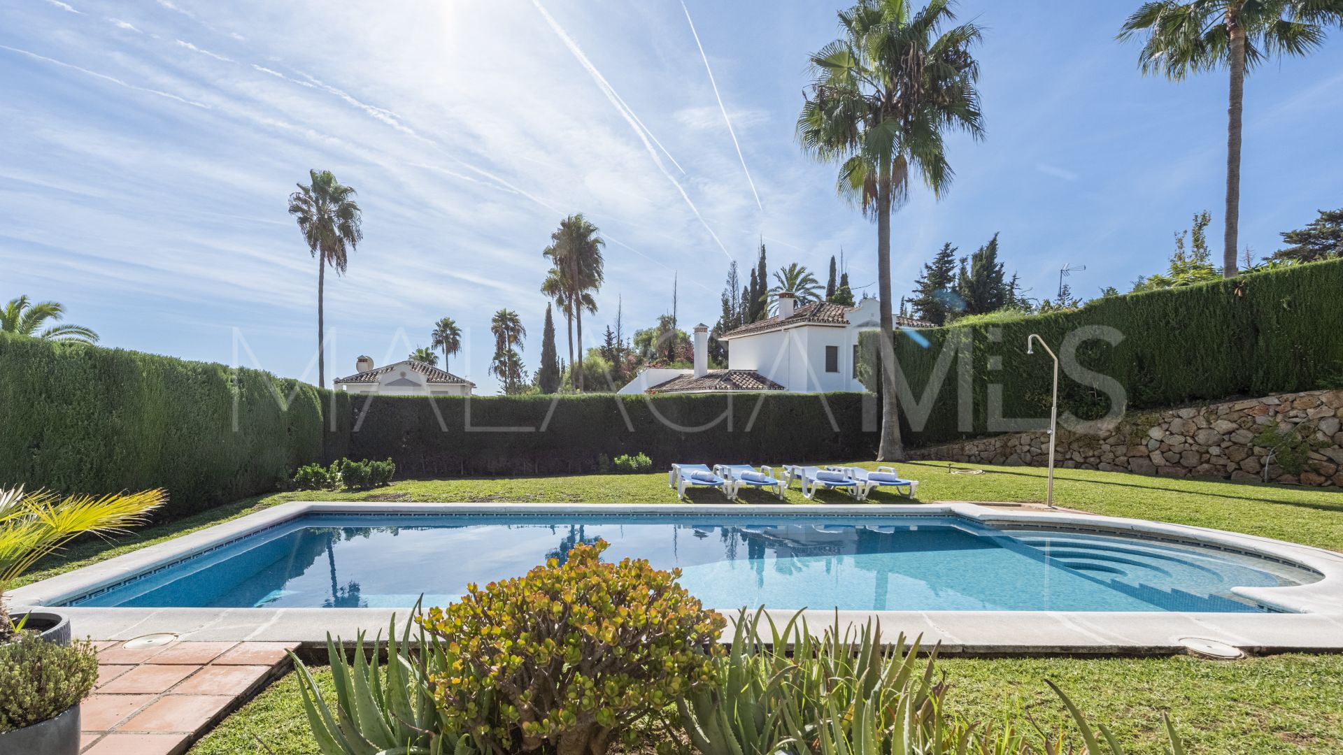 Villa for sale in Elviria