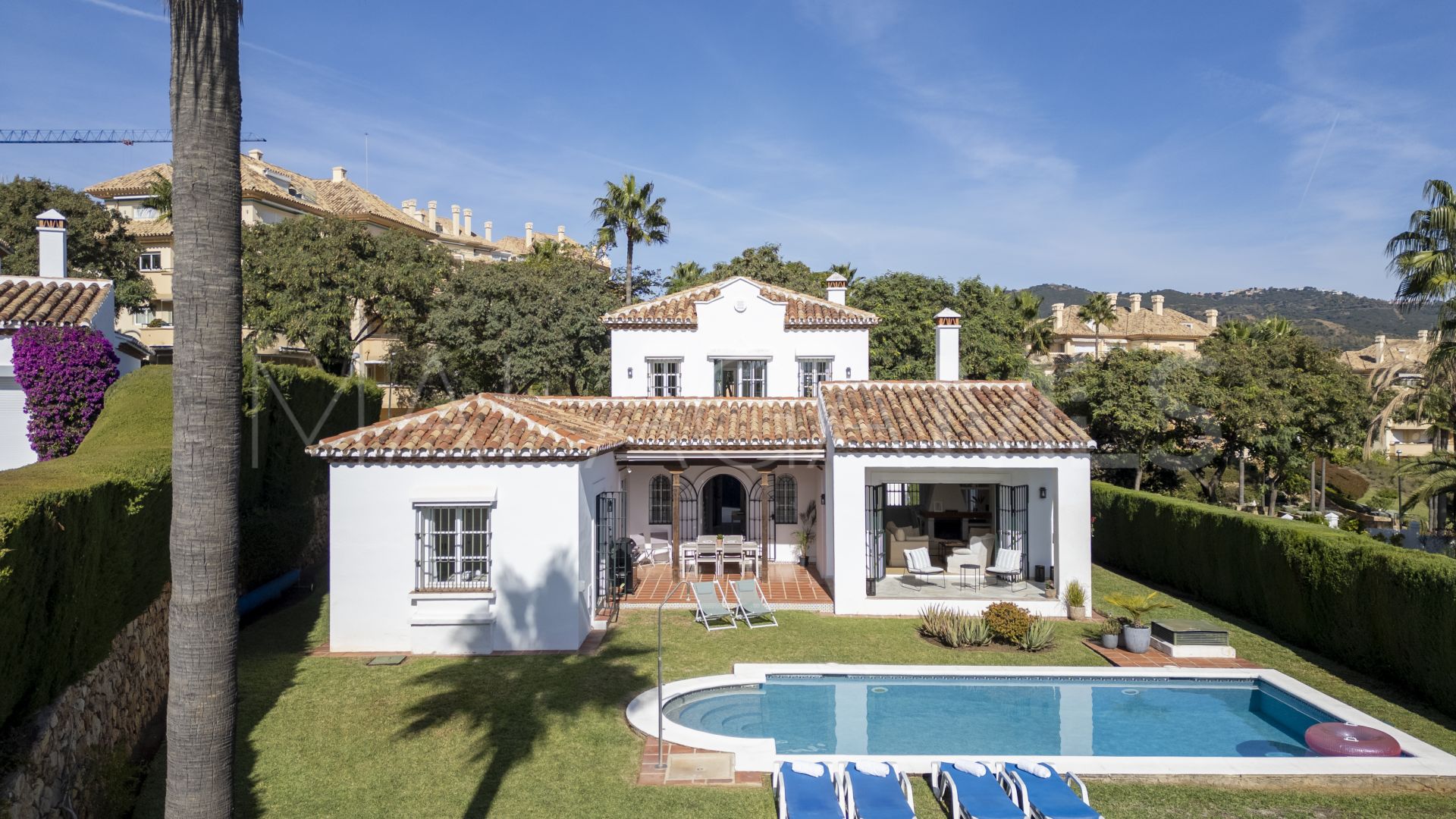 Villa for sale in Elviria