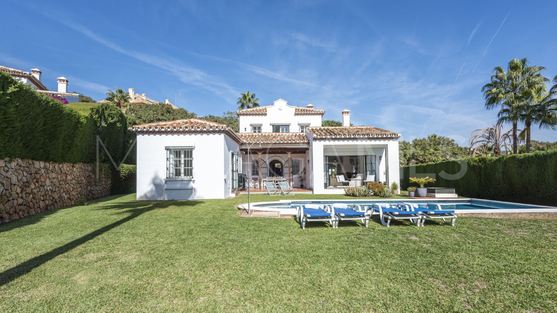 Villa for sale in Elviria