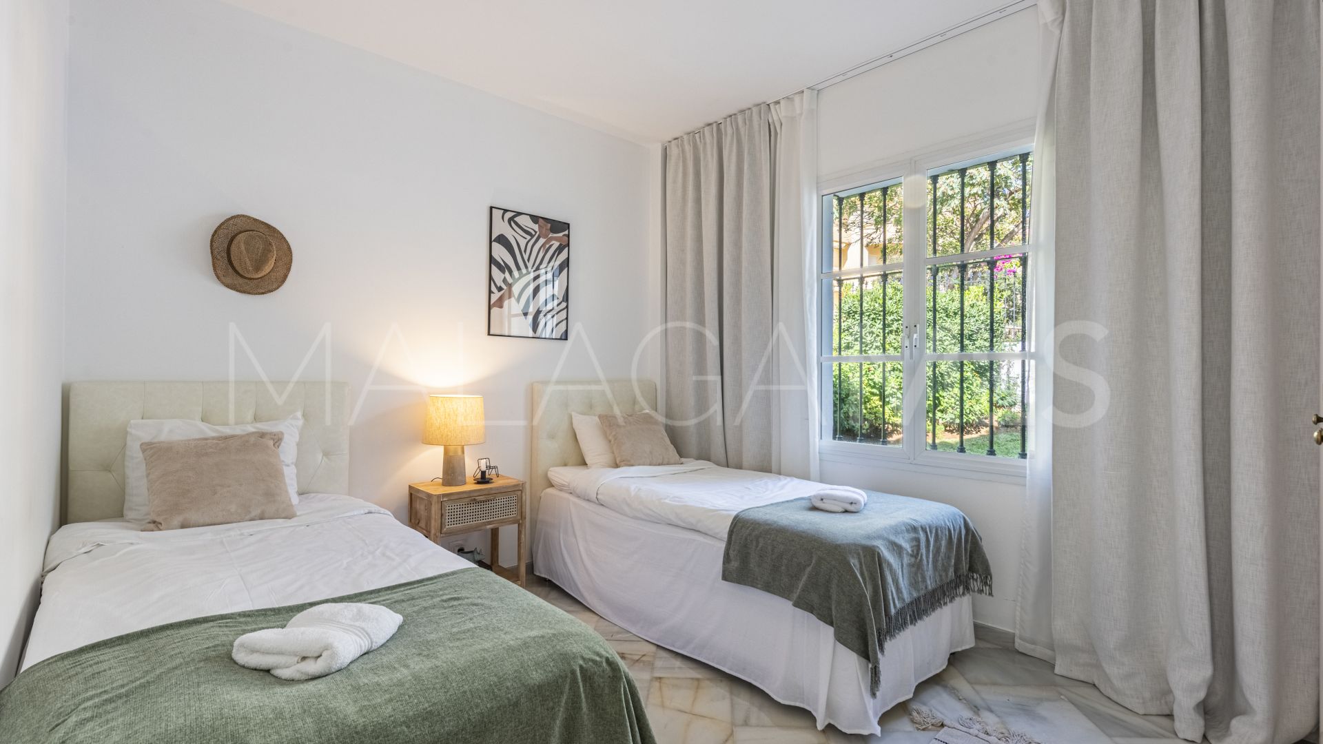 Villa for sale in Elviria