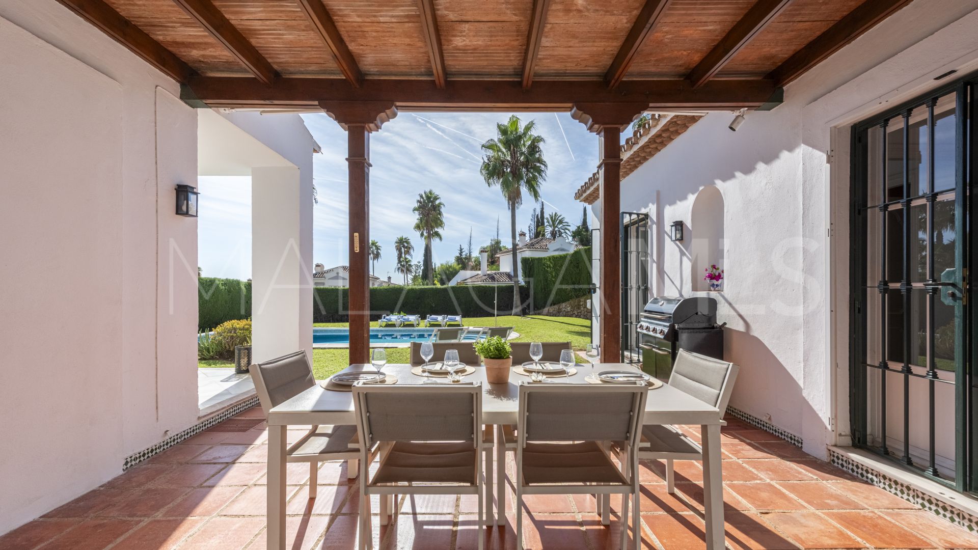 Villa for sale in Elviria