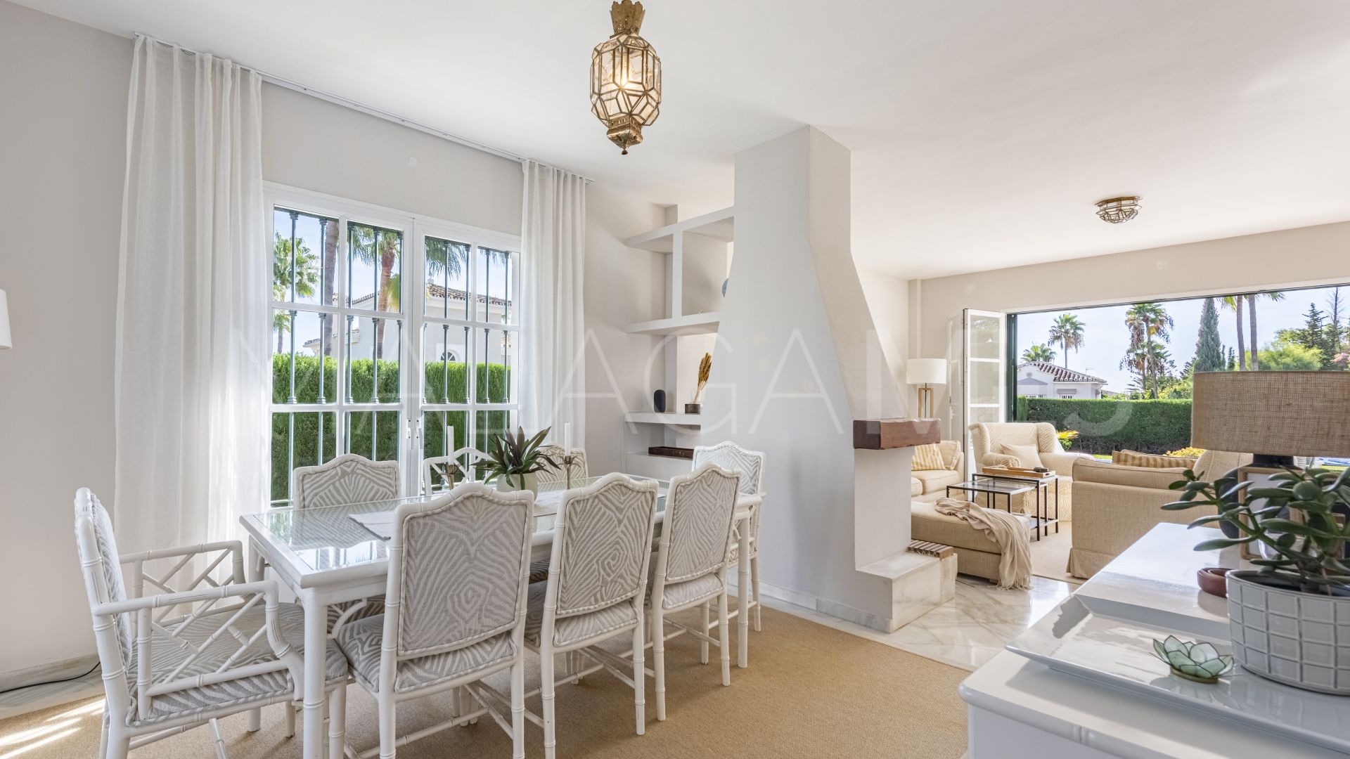 Villa for sale in Elviria