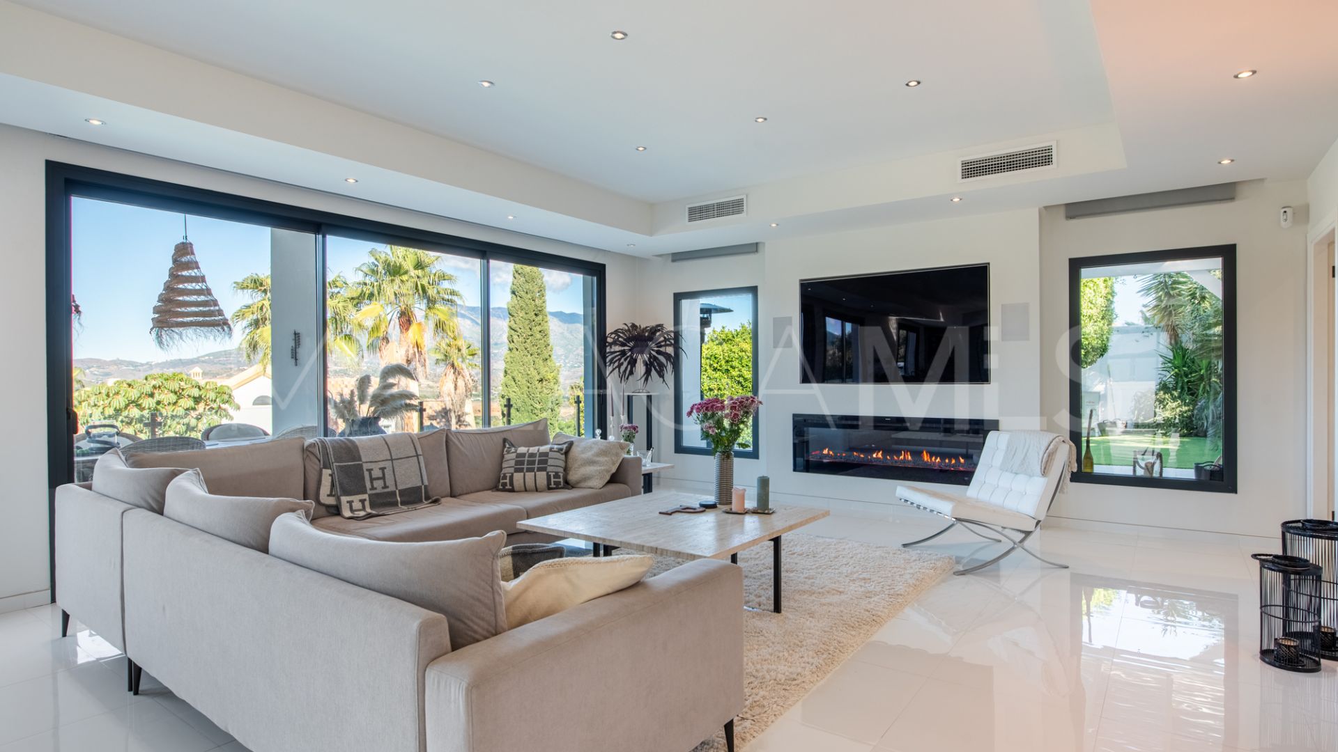 Villa for sale in La Cala Golf Resort with 4 bedrooms