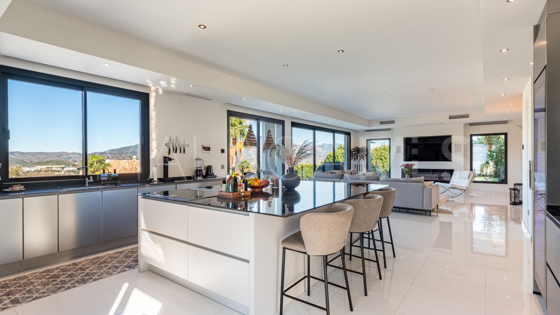 Villa for sale in La Cala Golf Resort with 4 bedrooms