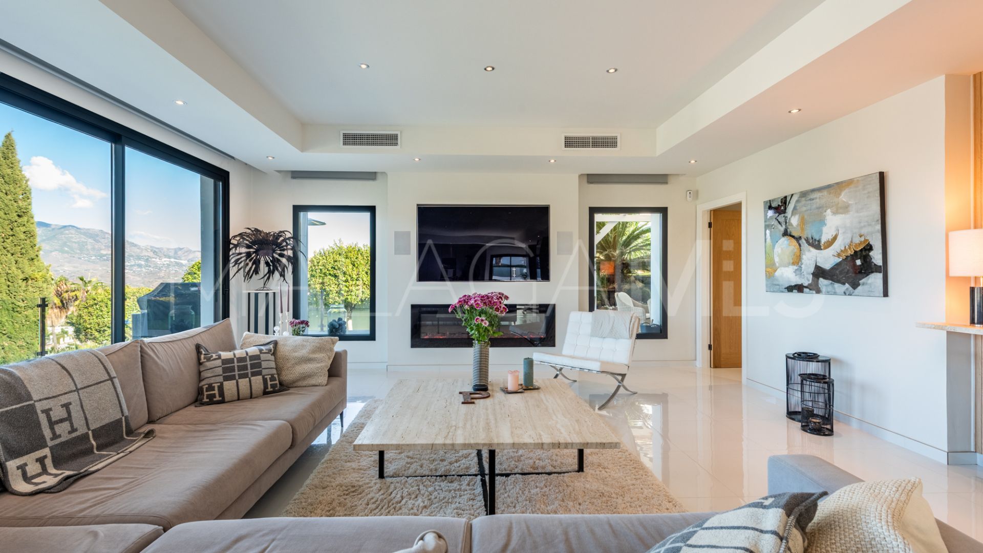 Villa for sale in La Cala Golf Resort with 4 bedrooms