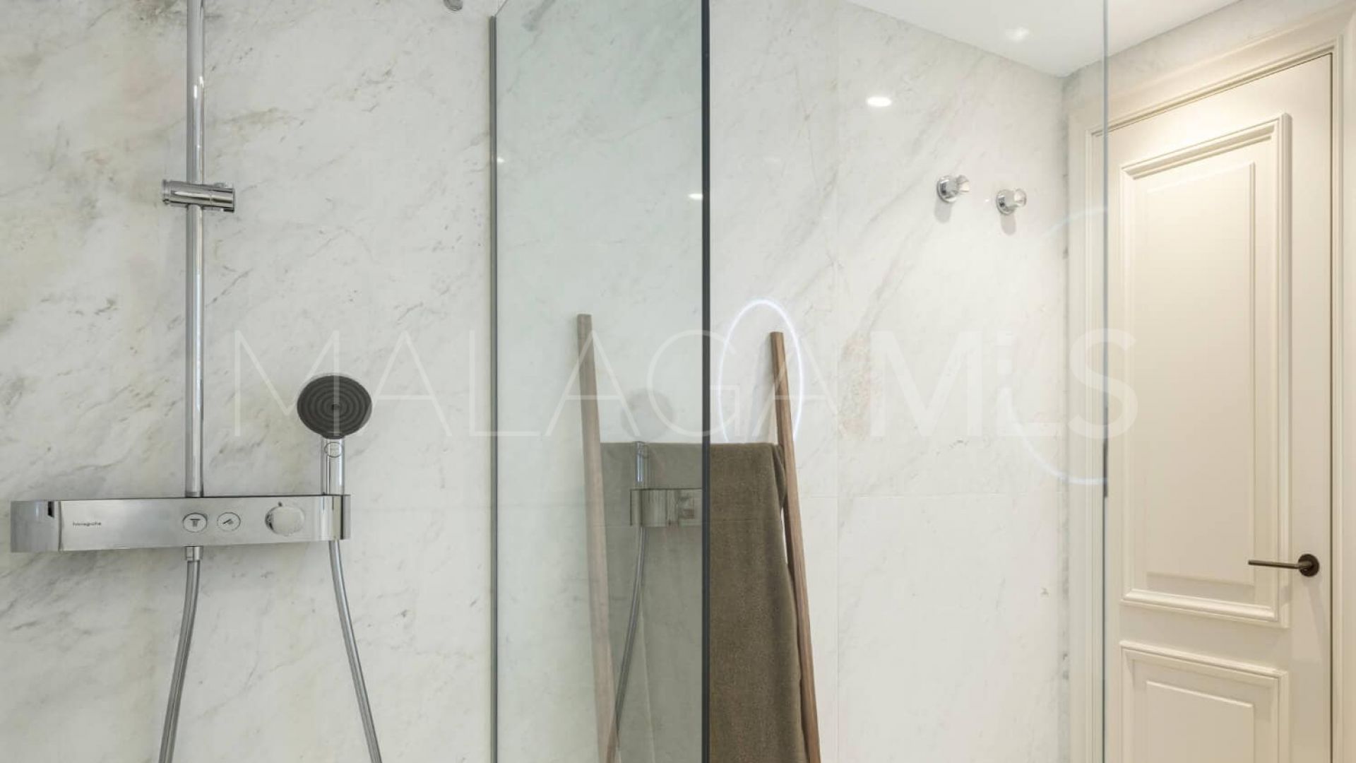 Maison for sale in Elviria