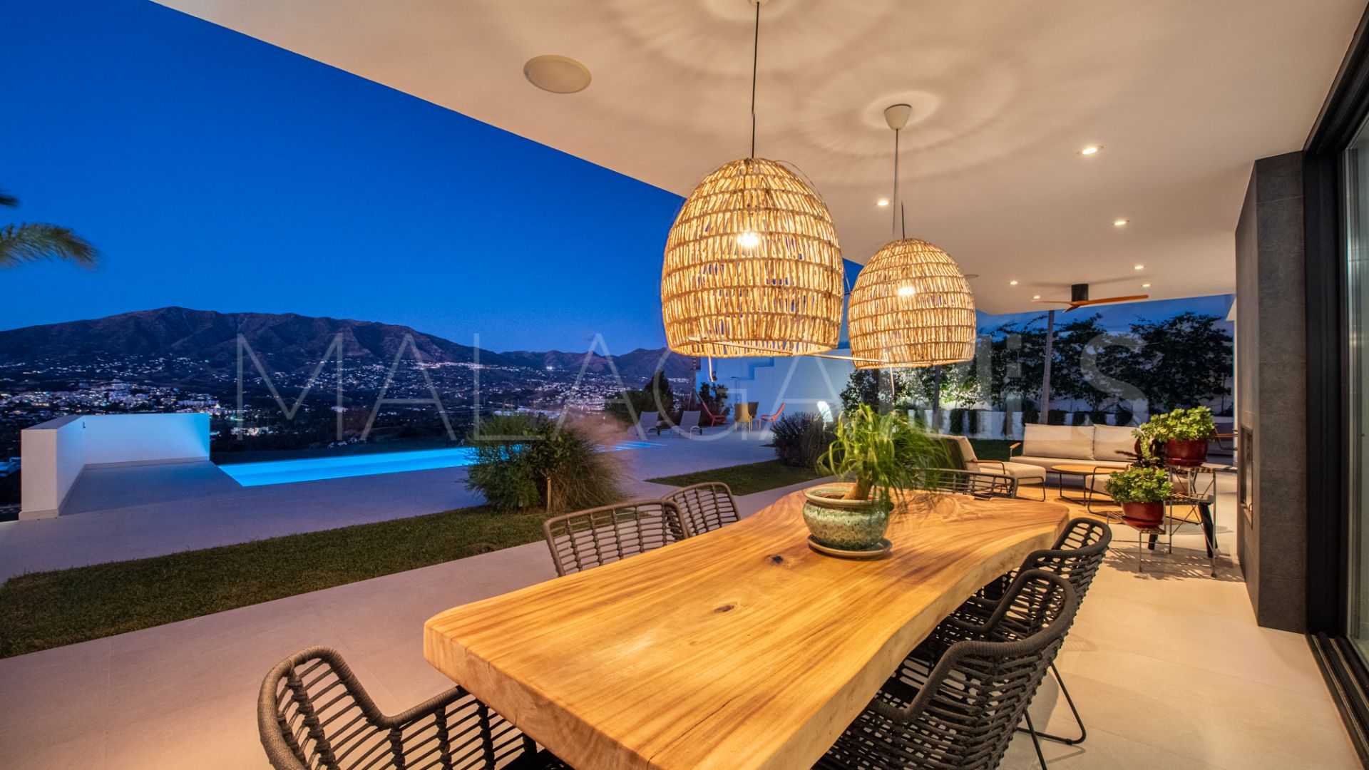 Villa for sale in Cerros del Aguila