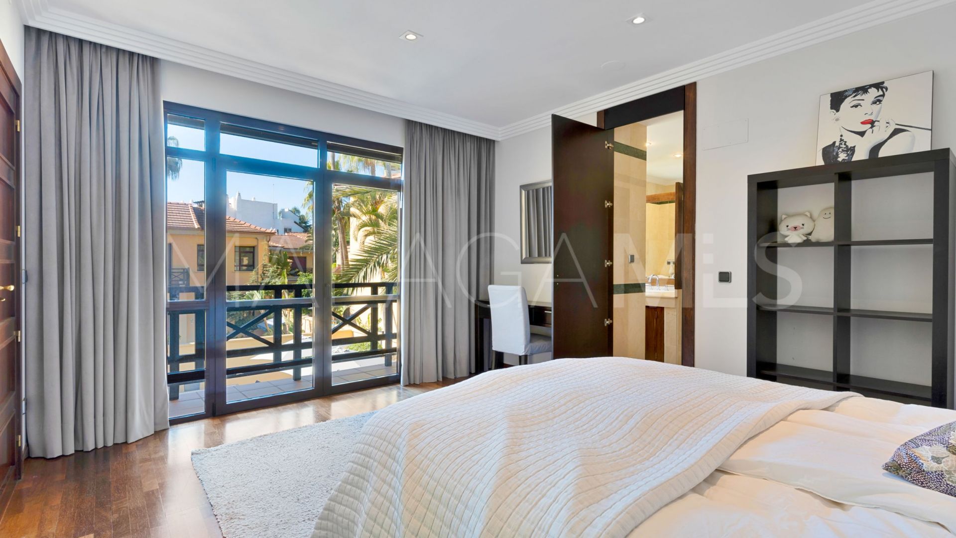 Bungalow for sale in Bahia de Banus