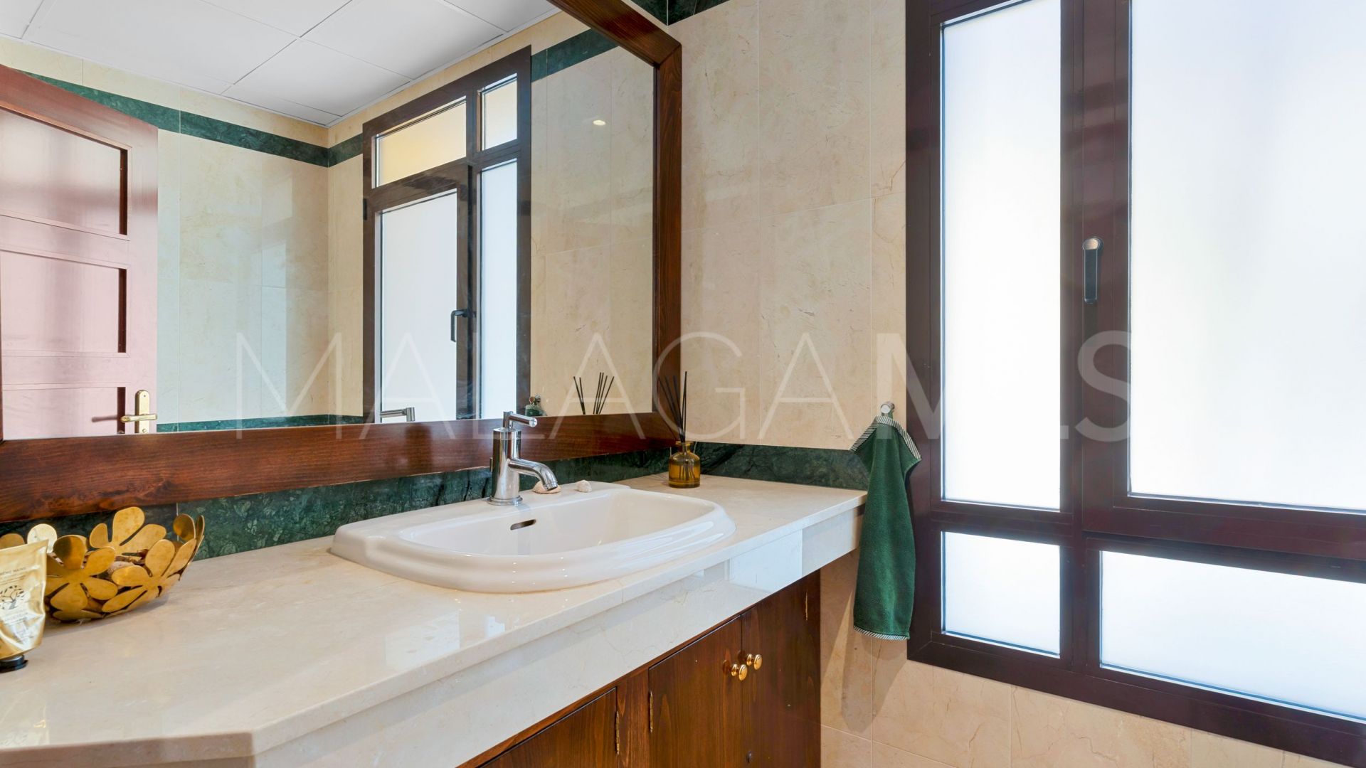 Bungalow for sale in Bahia de Banus