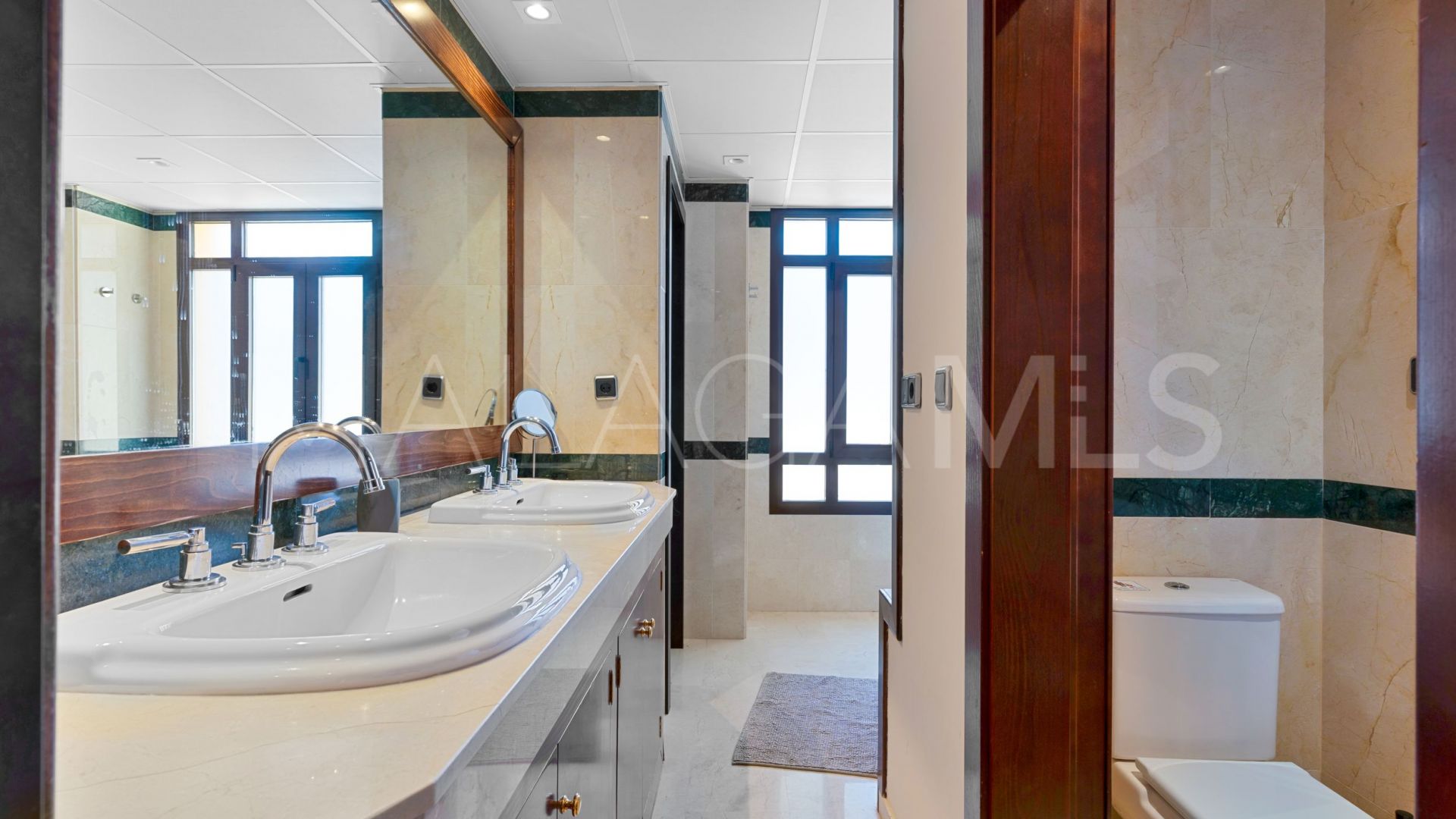 Bungalow for sale in Bahia de Banus