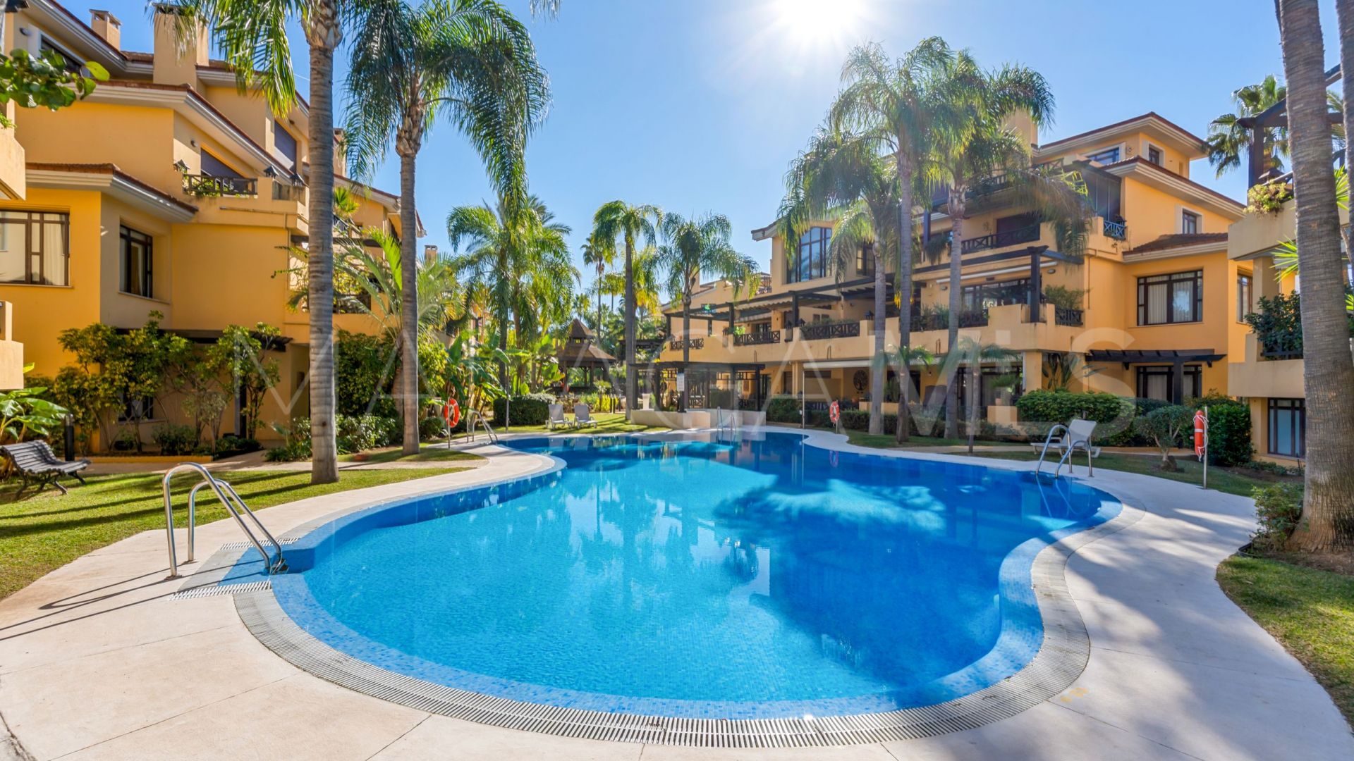 Bungalow for sale in Bahia de Banus