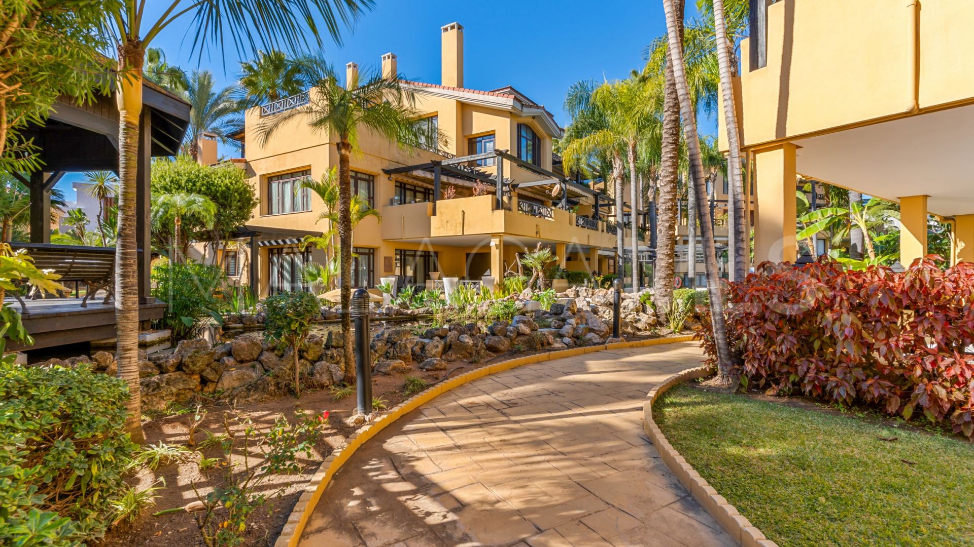 Bungalow for sale in Bahia de Banus