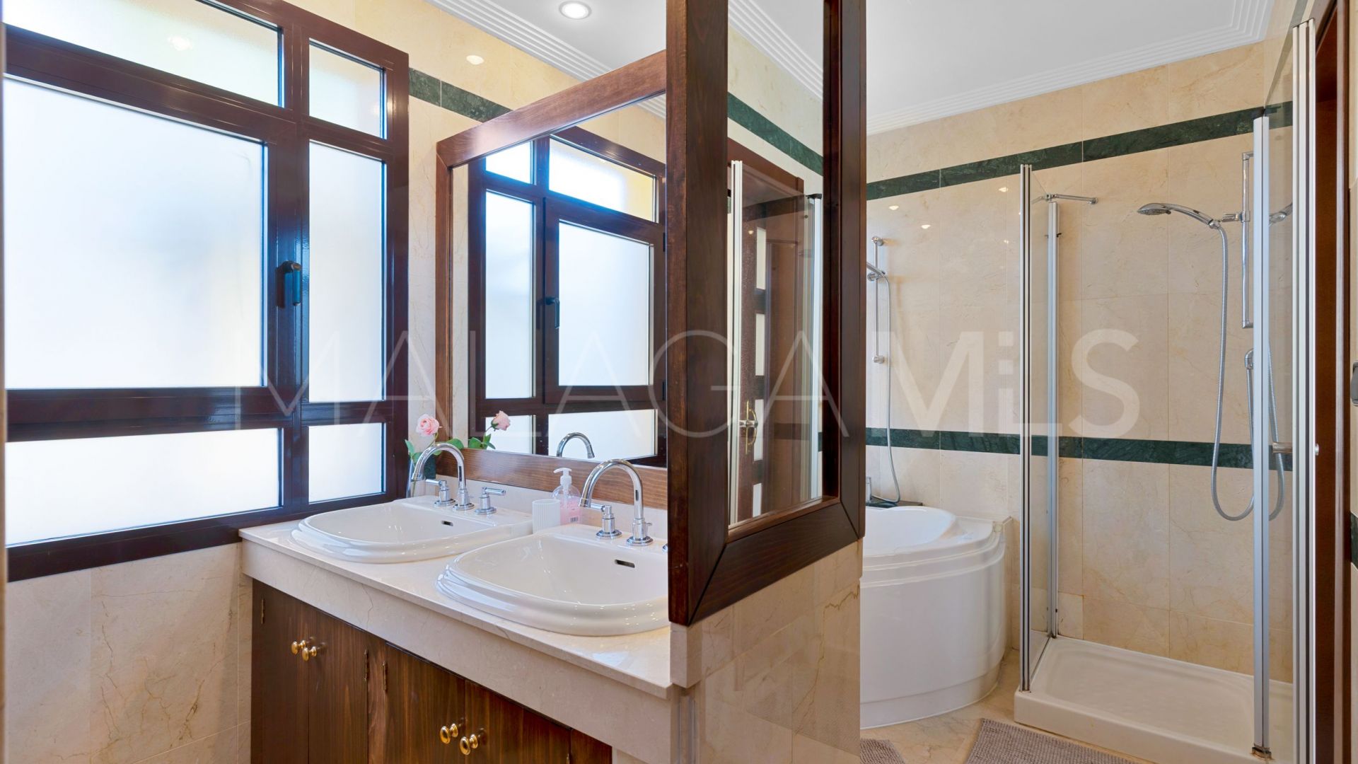 Bungalow for sale in Bahia de Banus