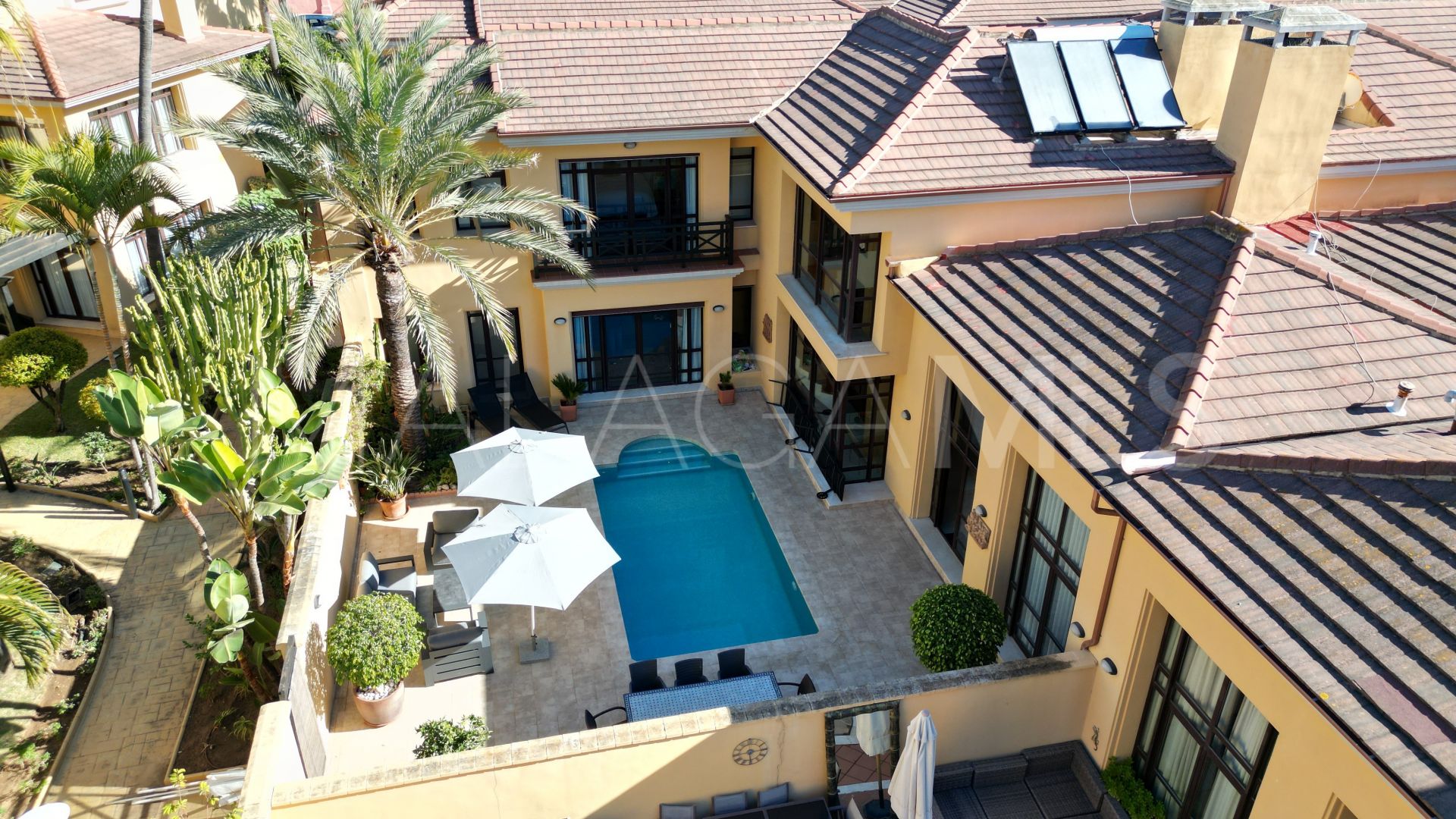 Bungalow for sale in Bahia de Banus