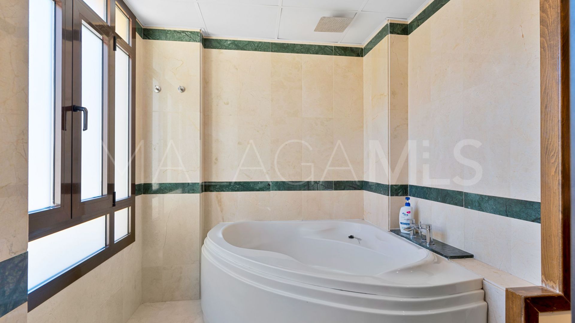 Bungalow for sale in Bahia de Banus