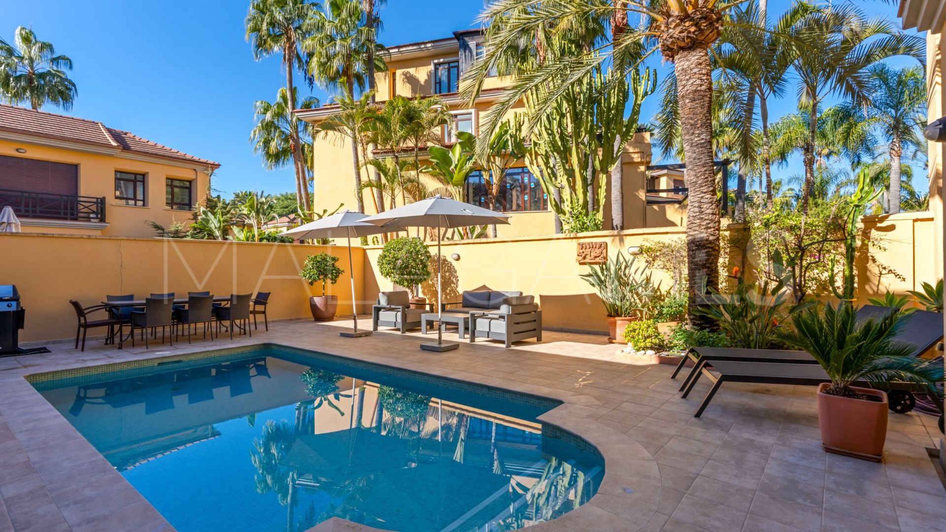 Bungalow for sale in Bahia de Banus