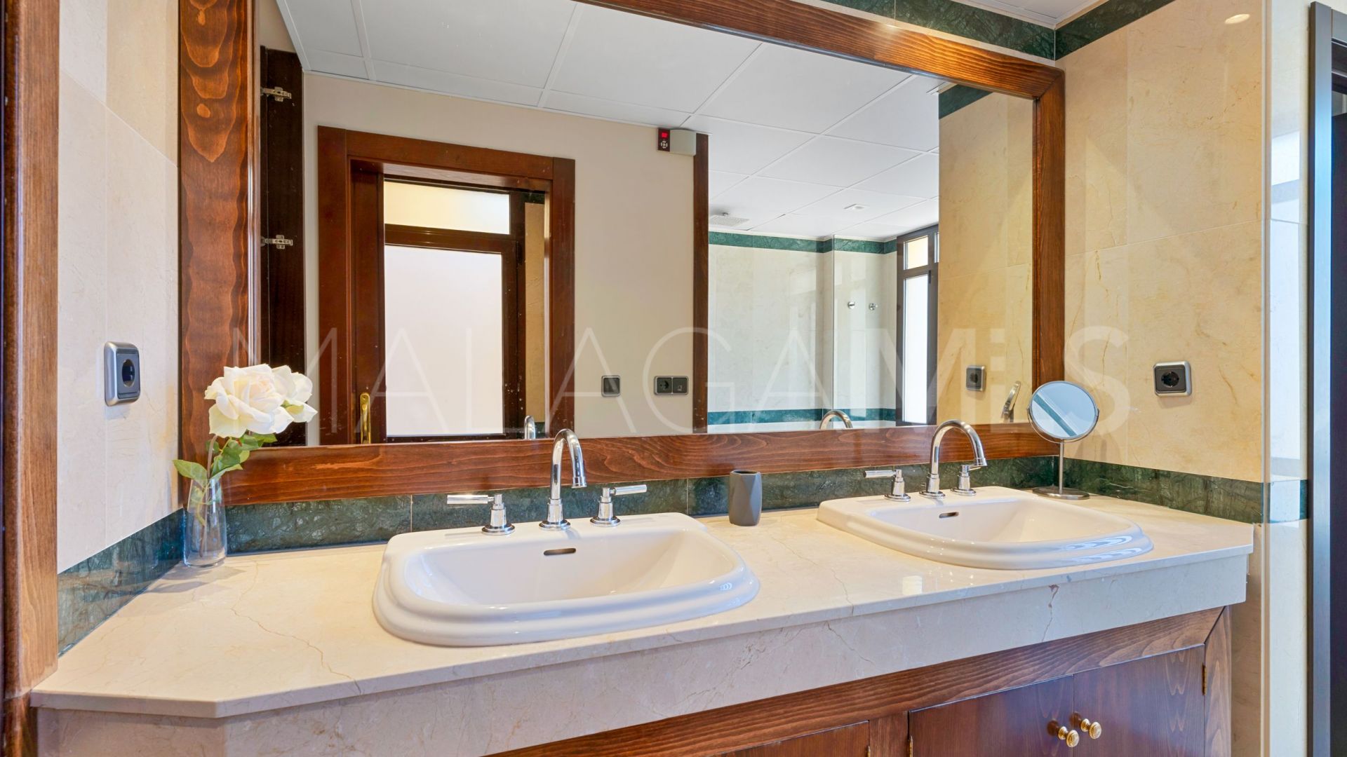 Bungalow for sale in Bahia de Banus