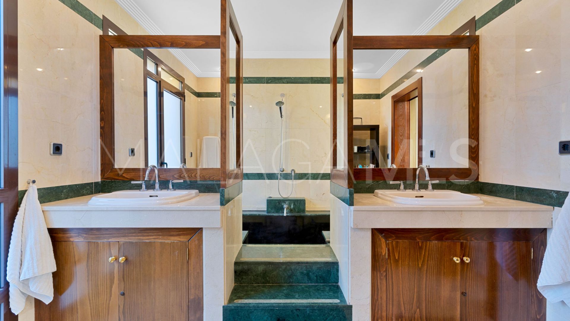 Bungalow for sale in Bahia de Banus