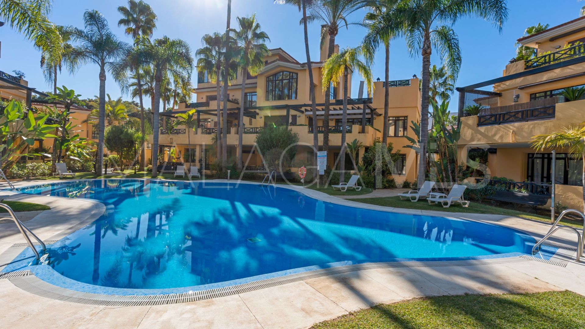 Bungalow for sale in Bahia de Banus